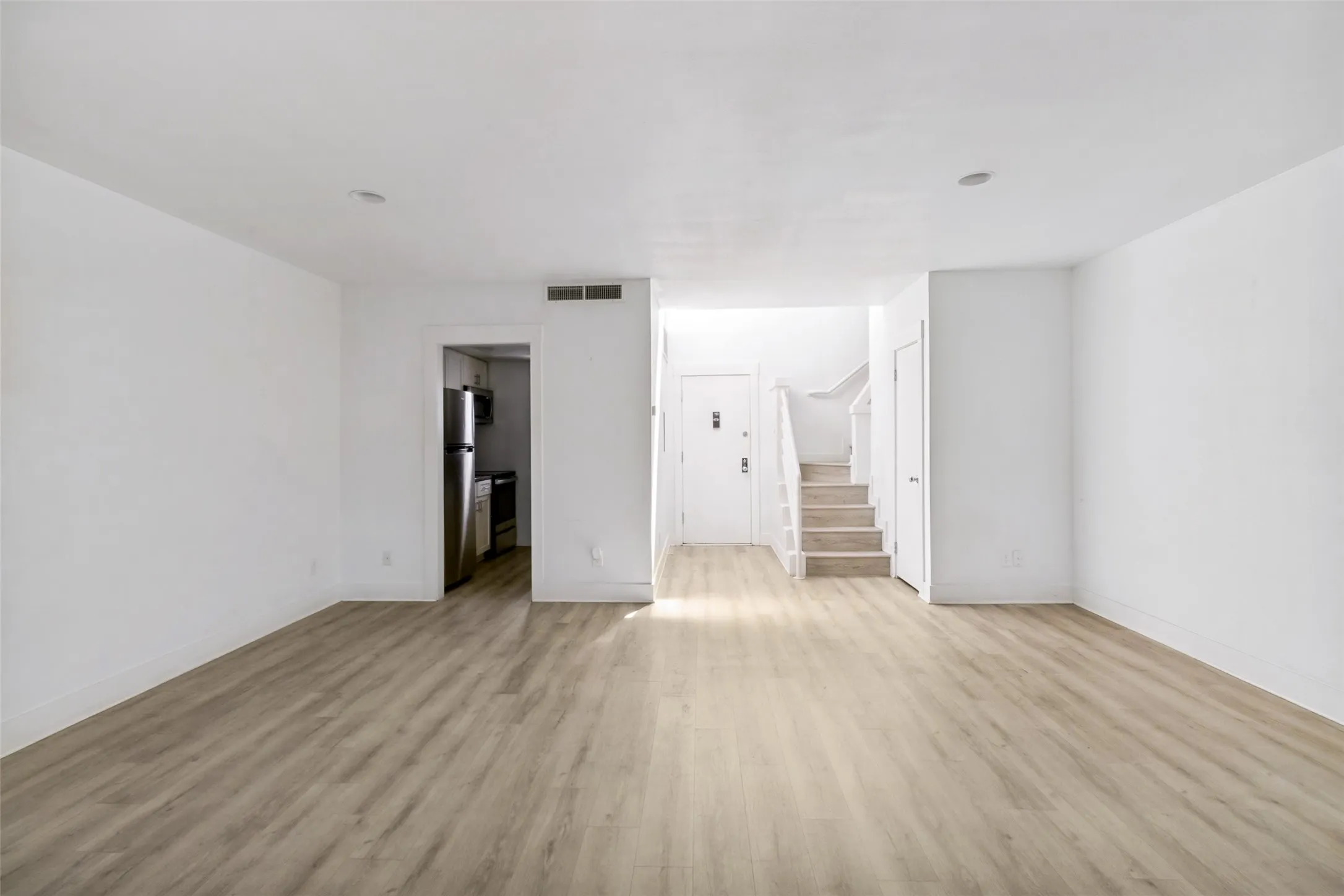 Condominium For Rent in Dallas County , 2802 Greenville Avenue B, Dallas, Texas 75206, 1 Bedroom, 1 Bathroom, Garage spaces, 815 Sqft, built in 1948, mls#21359359, Real Estate Agent in Dallas, Homes For Rent in Dallas county, Homes For Rent in Dallas, Realtor in Dallas Texas, Real Estate Brokerage Independent Realty Texas, Luminita Cordes Realtor
