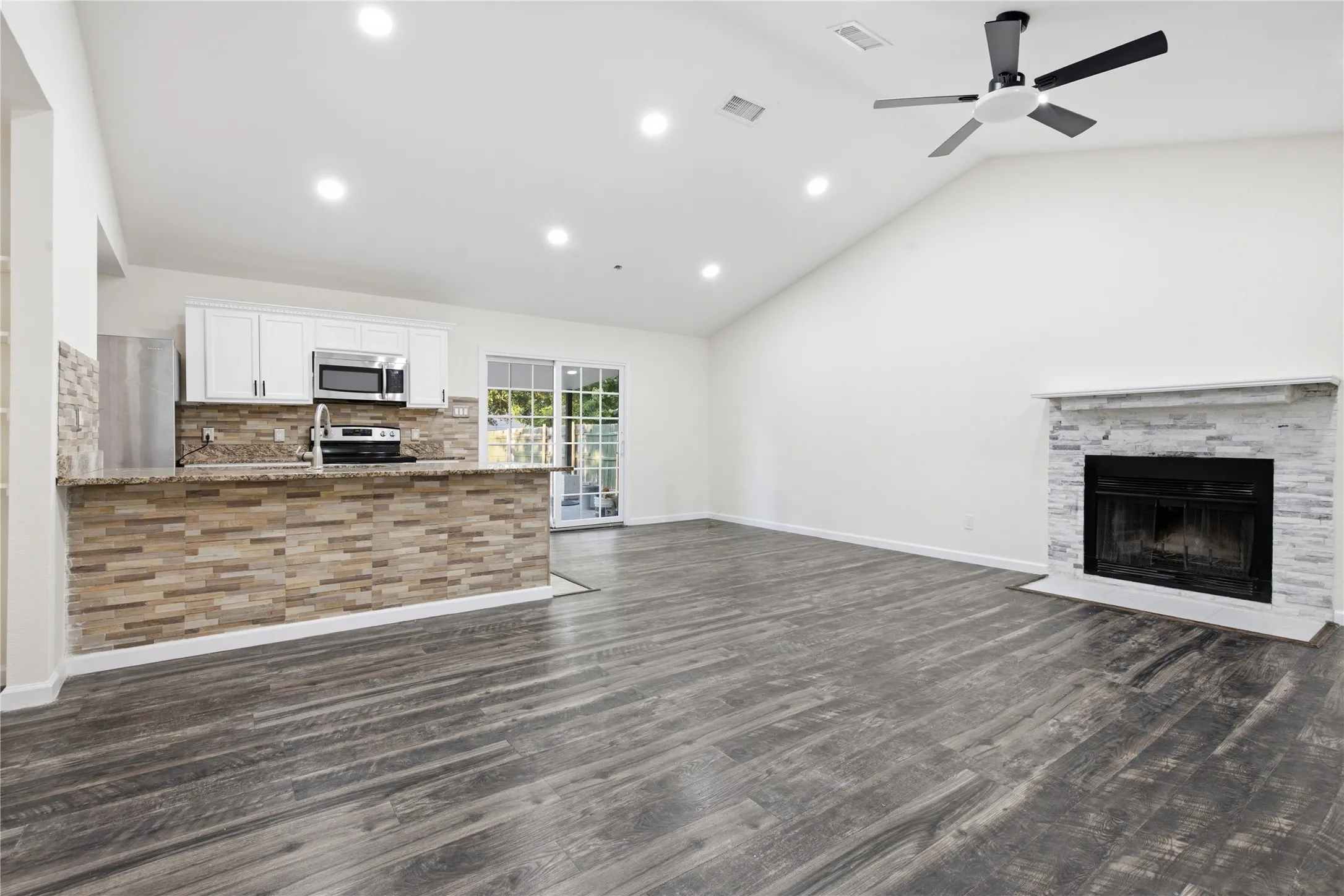 Single Family Residence For Rent in Tarrant County , 3728 Flintwood Trail, Fort Worth, Texas 76137, 2 Bedroom, 1 Bathroom, Garage spaces, 1,048 Sqft, built in 1985, Price $1,895, mls#21360721, Real Estate Agent in Fort Worth, Homes For Rent in Tarrant county, Homes For Rent in Fort Worth, Realtor in Fort Worth Texas, Real Estate Brokerage Independent Realty Texas, Luminita Cordes Realtor