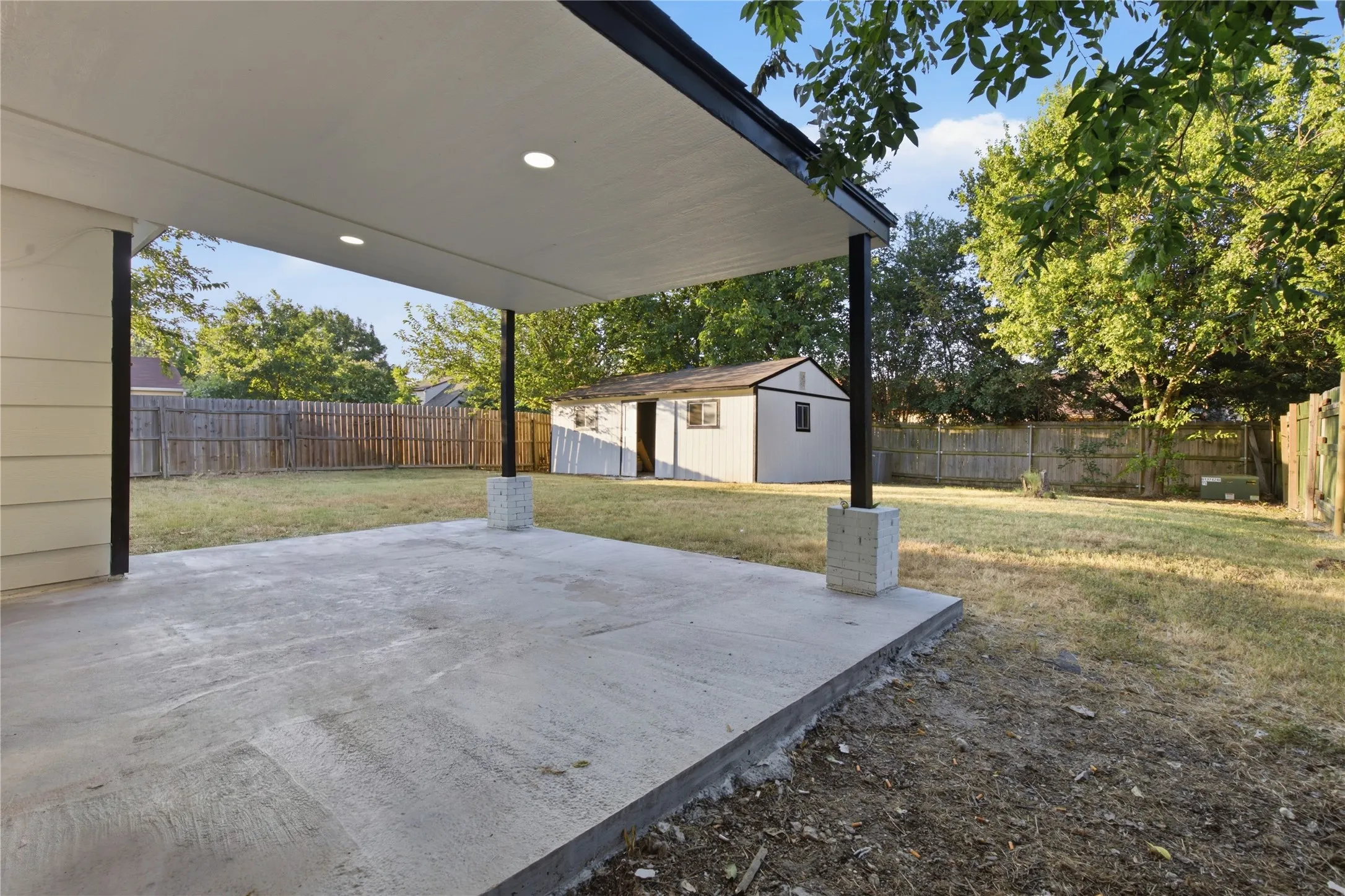 Single Family Residence For Rent in Tarrant County , 3728 Flintwood Trail, Fort Worth, Texas 76137, 2 Bedroom, 1 Bathroom, Garage spaces, 1,048 Sqft, built in 1985, Price $1,895, mls#21360721, Real Estate Agent in Fort Worth, Homes For Rent in Tarrant county, Homes For Rent in Fort Worth, Realtor in Fort Worth Texas, Real Estate Brokerage Independent Realty Texas, Luminita Cordes Realtor