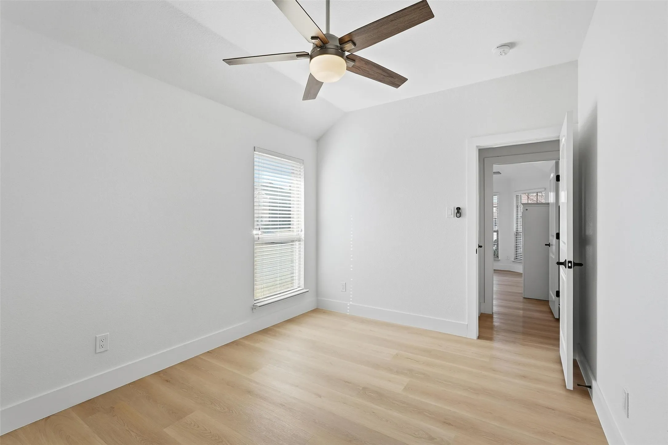 Single Family Residence For Rent in Rockwall County , 1295 White Water Lane, Rockwall, Texas 75087, 4 Bedroom, 2 Bathroom, 2 Garage spaces, 2,156 Sqft, built in 2015, mls#21360724, Real Estate Agent in Rockwall, Homes For Rent in Rockwall county, Homes For Rent in Rockwall, Realtor in Rockwall Texas, Real Estate Brokerage Independent Realty Texas, Luminita Cordes Realtor