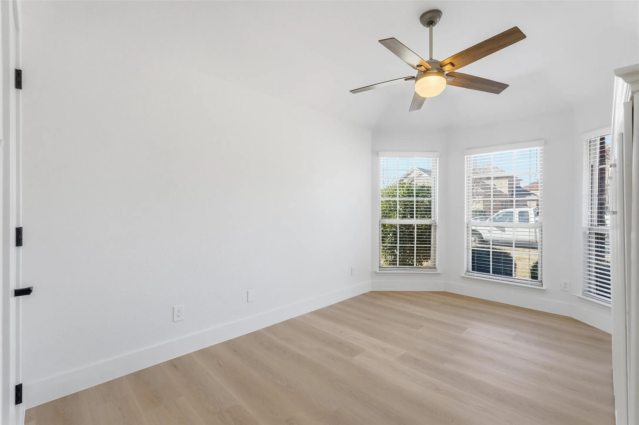Single Family Residence For Rent in Rockwall County , 1295 White Water Lane, Rockwall, Texas 75087, 4 Bedroom, 2 Bathroom, 2 Garage spaces, 2,156 Sqft, built in 2015, mls#21360724, Real Estate Agent in Rockwall, Homes For Rent in Rockwall county, Homes For Rent in Rockwall, Realtor in Rockwall Texas, Real Estate Brokerage Independent Realty Texas, Luminita Cordes Realtor