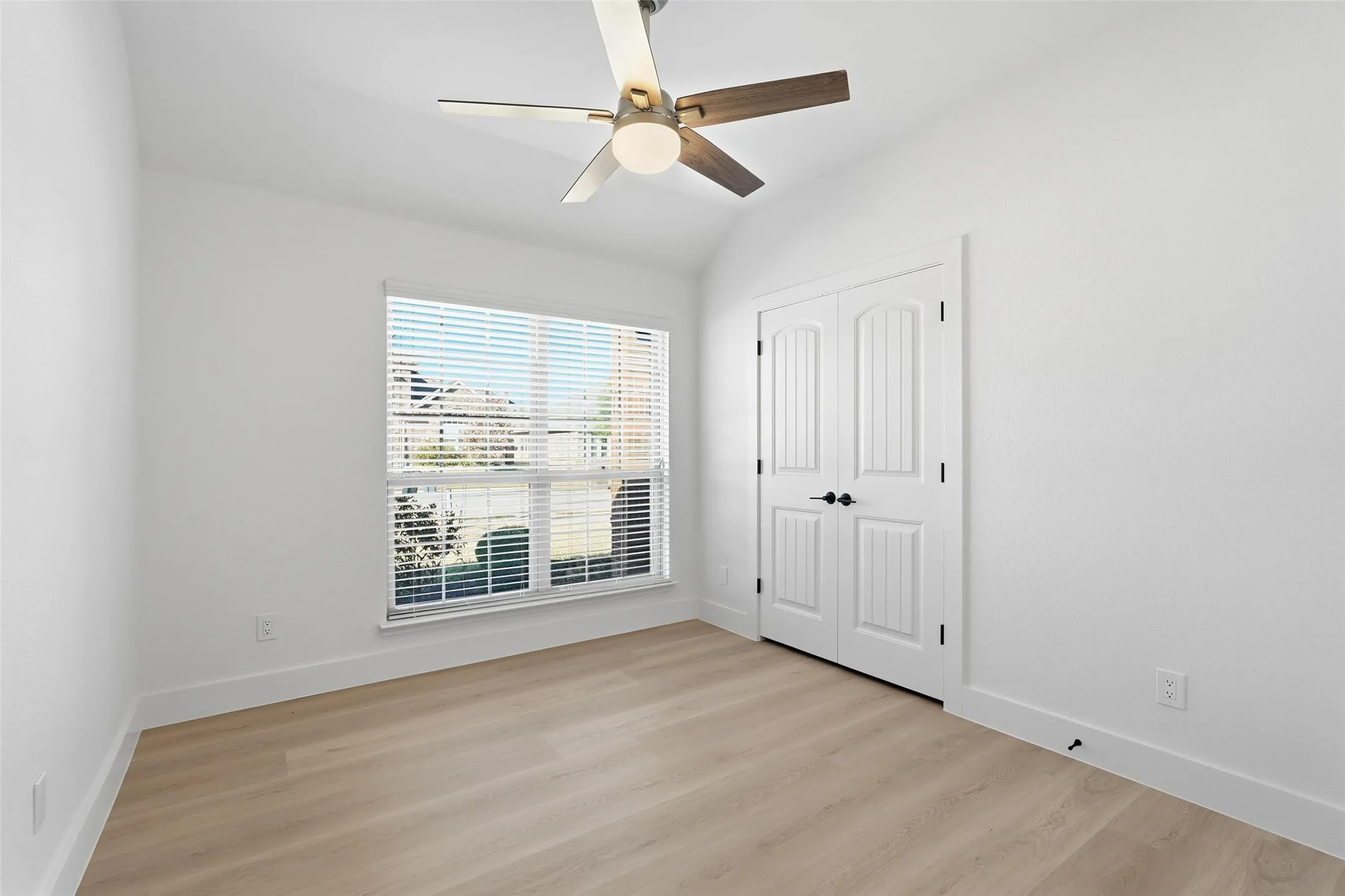Single Family Residence For Rent in Rockwall County , 1295 White Water Lane, Rockwall, Texas 75087, 4 Bedroom, 2 Bathroom, 2 Garage spaces, 2,156 Sqft, built in 2015, mls#21360724, Real Estate Agent in Rockwall, Homes For Rent in Rockwall county, Homes For Rent in Rockwall, Realtor in Rockwall Texas, Real Estate Brokerage Independent Realty Texas, Luminita Cordes Realtor