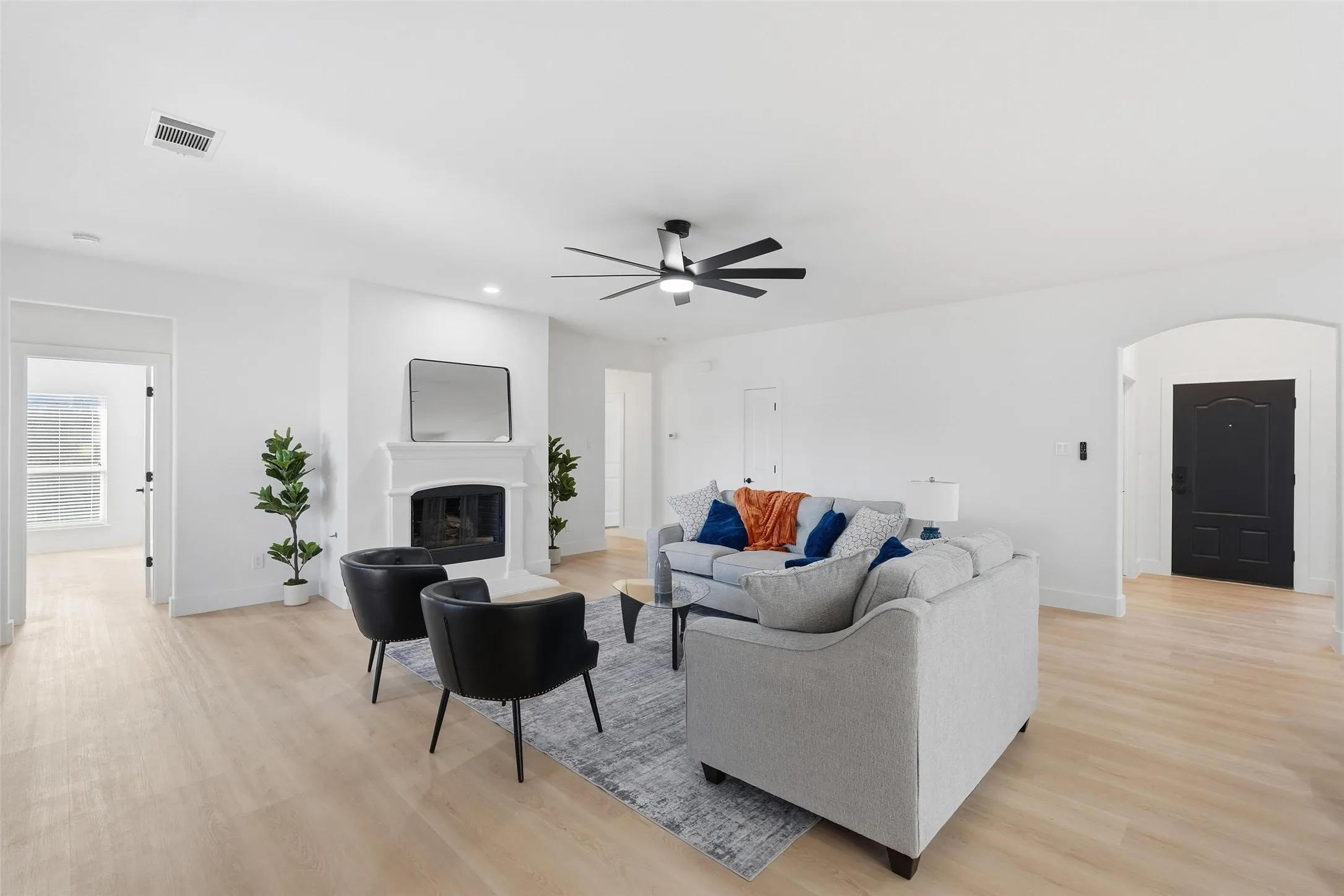 Single Family Residence For Rent in Rockwall County , 1295 White Water Lane, Rockwall, Texas 75087, 4 Bedroom, 2 Bathroom, 2 Garage spaces, 2,156 Sqft, built in 2015, mls#21360724, Real Estate Agent in Rockwall, Homes For Rent in Rockwall county, Homes For Rent in Rockwall, Realtor in Rockwall Texas, Real Estate Brokerage Independent Realty Texas, Luminita Cordes Realtor