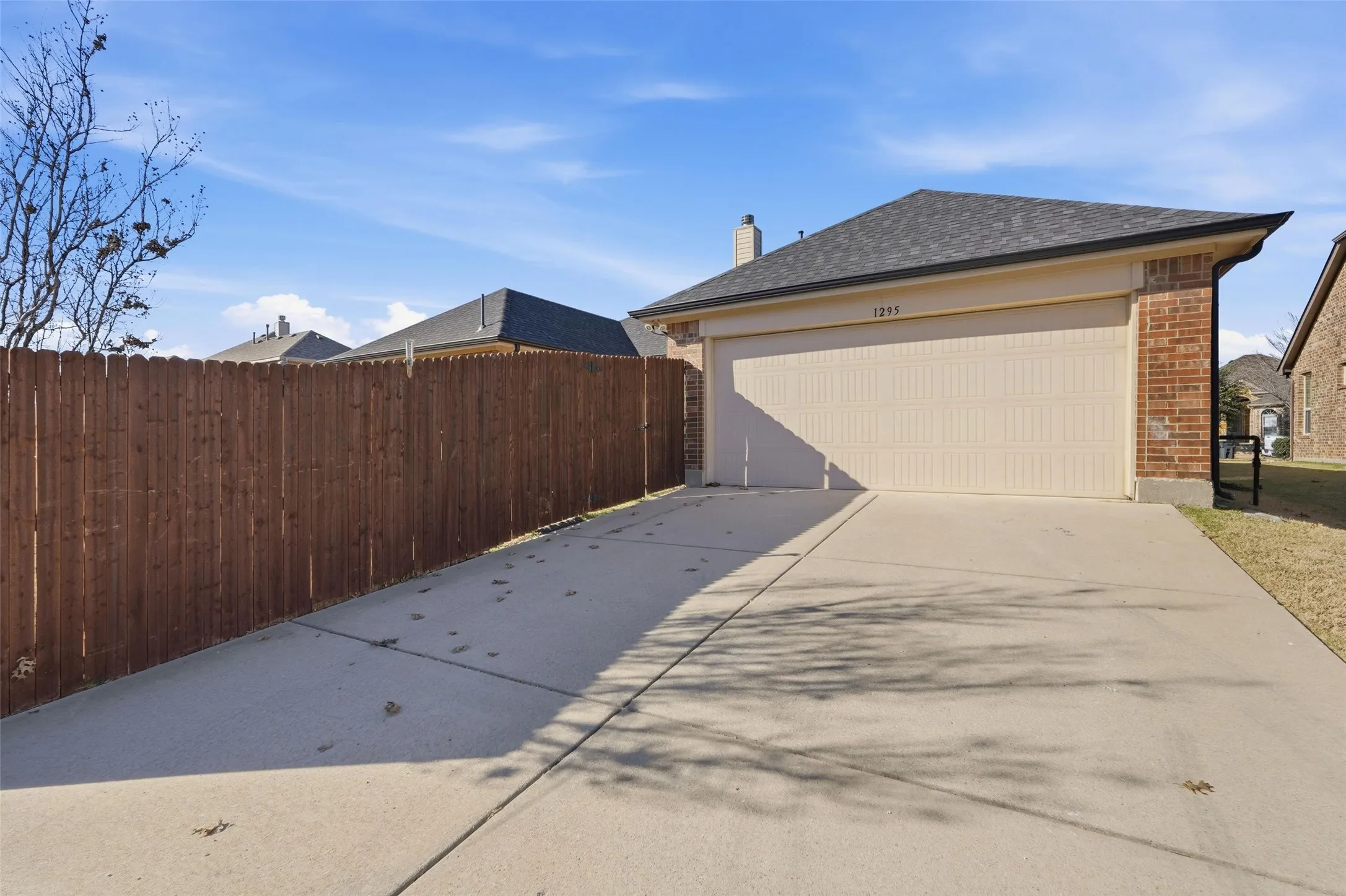 Single Family Residence For Rent in Rockwall County , 1295 White Water Lane, Rockwall, Texas 75087, 4 Bedroom, 2 Bathroom, 2 Garage spaces, 2,156 Sqft, built in 2015, mls#21360724, Real Estate Agent in Rockwall, Homes For Rent in Rockwall county, Homes For Rent in Rockwall, Realtor in Rockwall Texas, Real Estate Brokerage Independent Realty Texas, Luminita Cordes Realtor