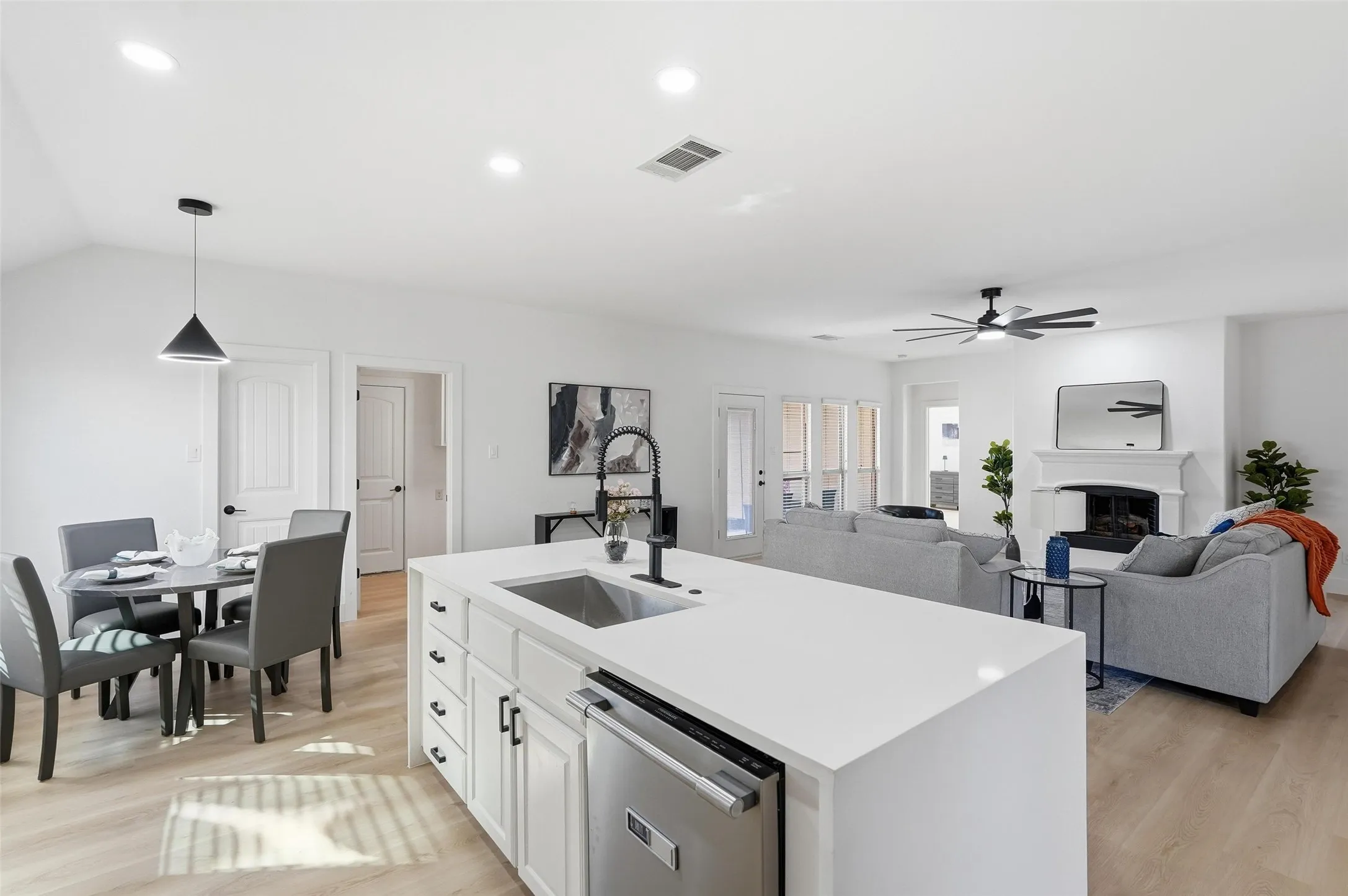 Single Family Residence For Rent in Rockwall County , 1295 White Water Lane, Rockwall, Texas 75087, 4 Bedroom, 2 Bathroom, 2 Garage spaces, 2,156 Sqft, built in 2015, mls#21360724, Real Estate Agent in Rockwall, Homes For Rent in Rockwall county, Homes For Rent in Rockwall, Realtor in Rockwall Texas, Real Estate Brokerage Independent Realty Texas, Luminita Cordes Realtor