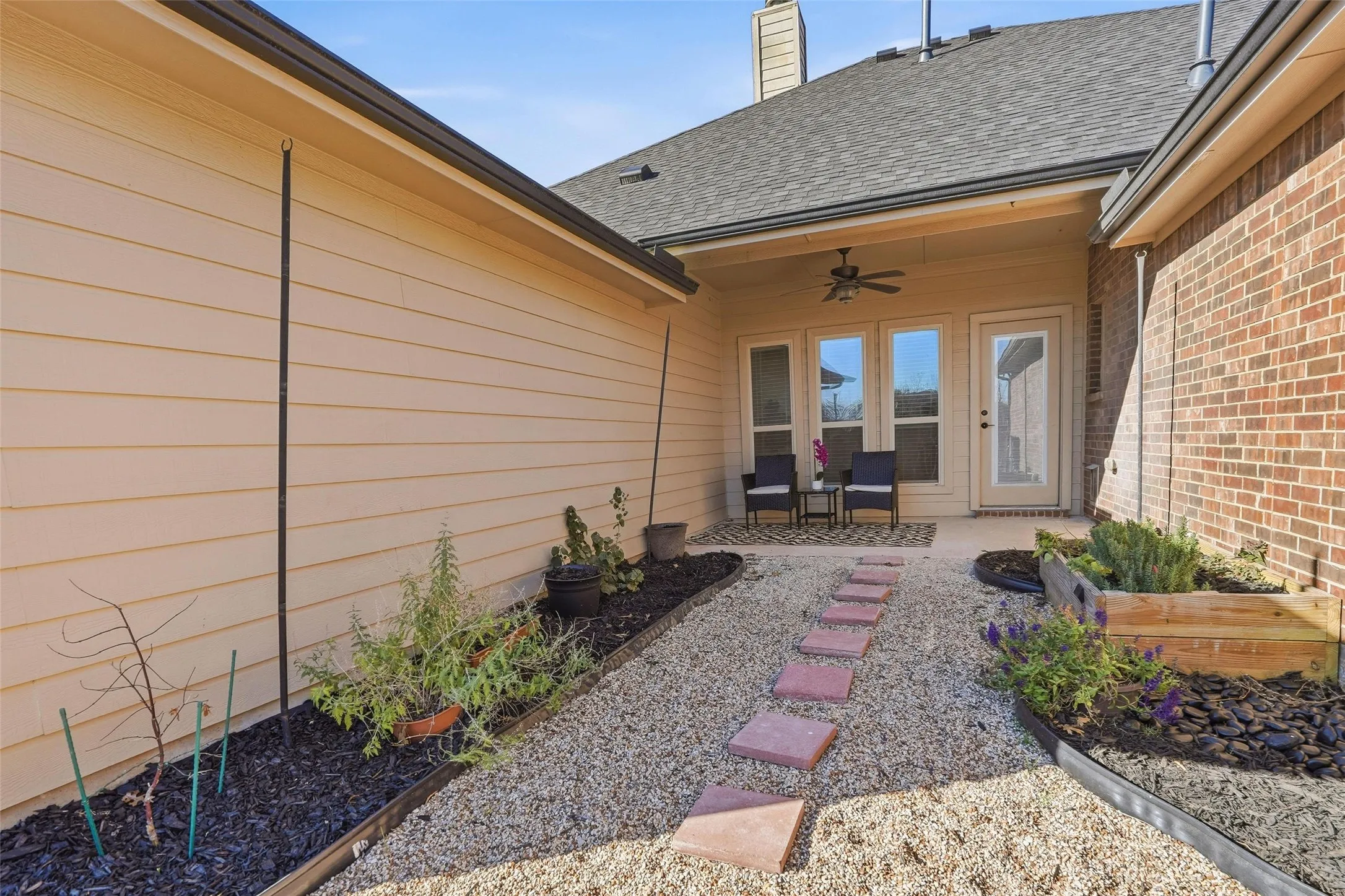 Single Family Residence For Rent in Rockwall County , 1295 White Water Lane, Rockwall, Texas 75087, 4 Bedroom, 2 Bathroom, 2 Garage spaces, 2,156 Sqft, built in 2015, mls#21360724, Real Estate Agent in Rockwall, Homes For Rent in Rockwall county, Homes For Rent in Rockwall, Realtor in Rockwall Texas, Real Estate Brokerage Independent Realty Texas, Luminita Cordes Realtor