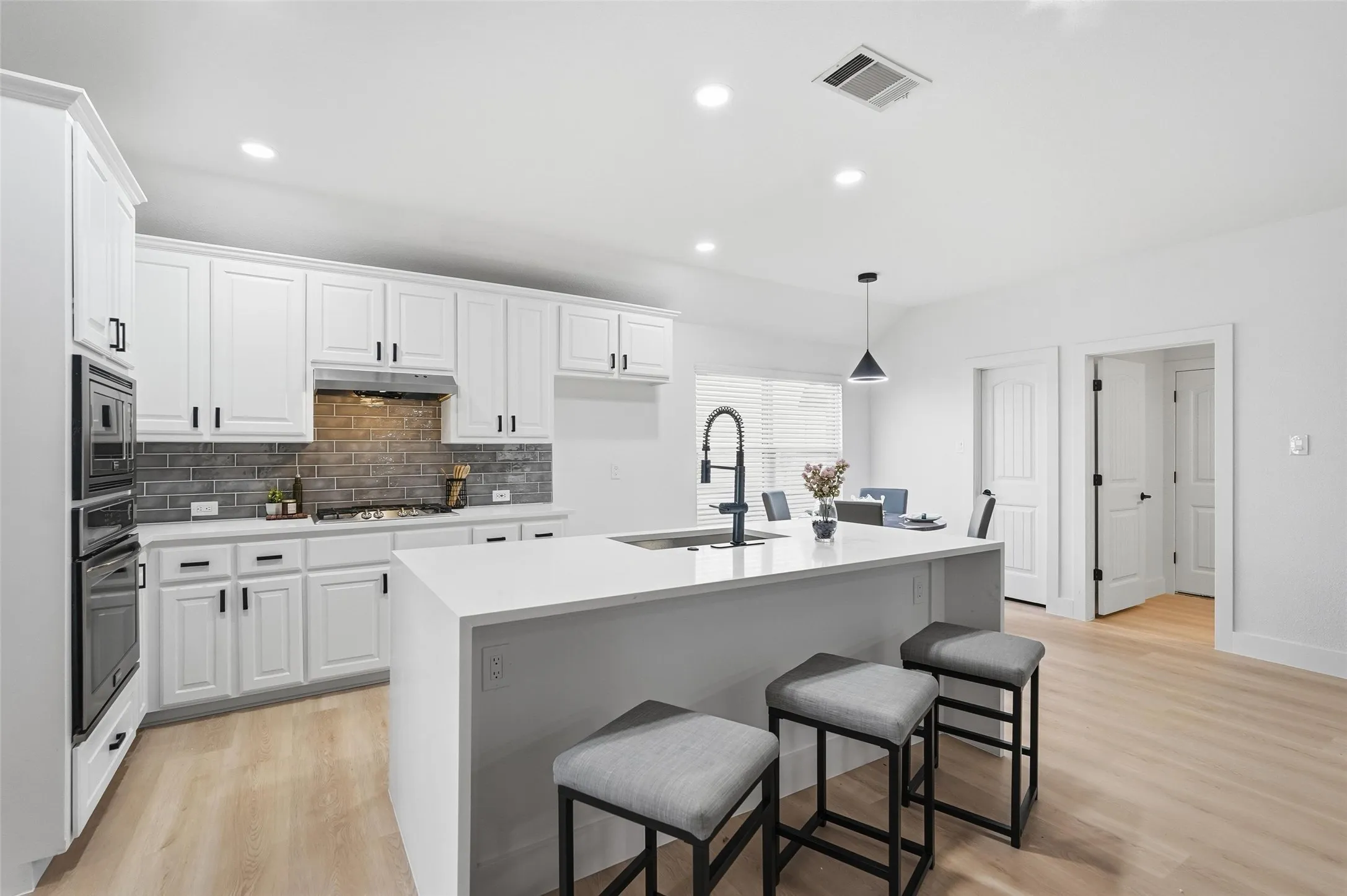 Single Family Residence For Rent in Rockwall County , 1295 White Water Lane, Rockwall, Texas 75087, 4 Bedroom, 2 Bathroom, 2 Garage spaces, 2,156 Sqft, built in 2015, mls#21360724, Real Estate Agent in Rockwall, Homes For Rent in Rockwall county, Homes For Rent in Rockwall, Realtor in Rockwall Texas, Real Estate Brokerage Independent Realty Texas, Luminita Cordes Realtor
