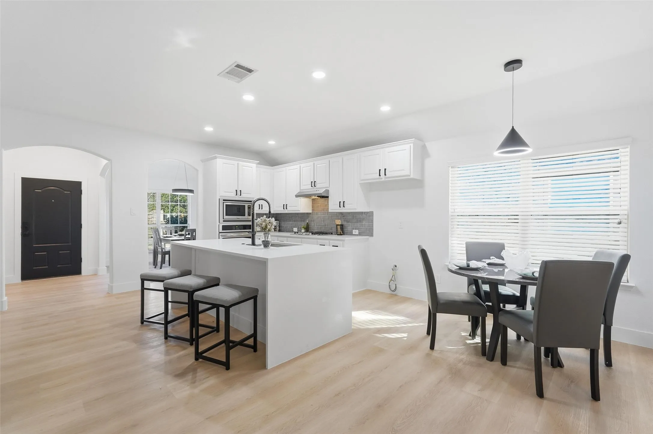 Single Family Residence For Rent in Rockwall County , 1295 White Water Lane, Rockwall, Texas 75087, 4 Bedroom, 2 Bathroom, 2 Garage spaces, 2,156 Sqft, built in 2015, mls#21360724, Real Estate Agent in Rockwall, Homes For Rent in Rockwall county, Homes For Rent in Rockwall, Realtor in Rockwall Texas, Real Estate Brokerage Independent Realty Texas, Luminita Cordes Realtor