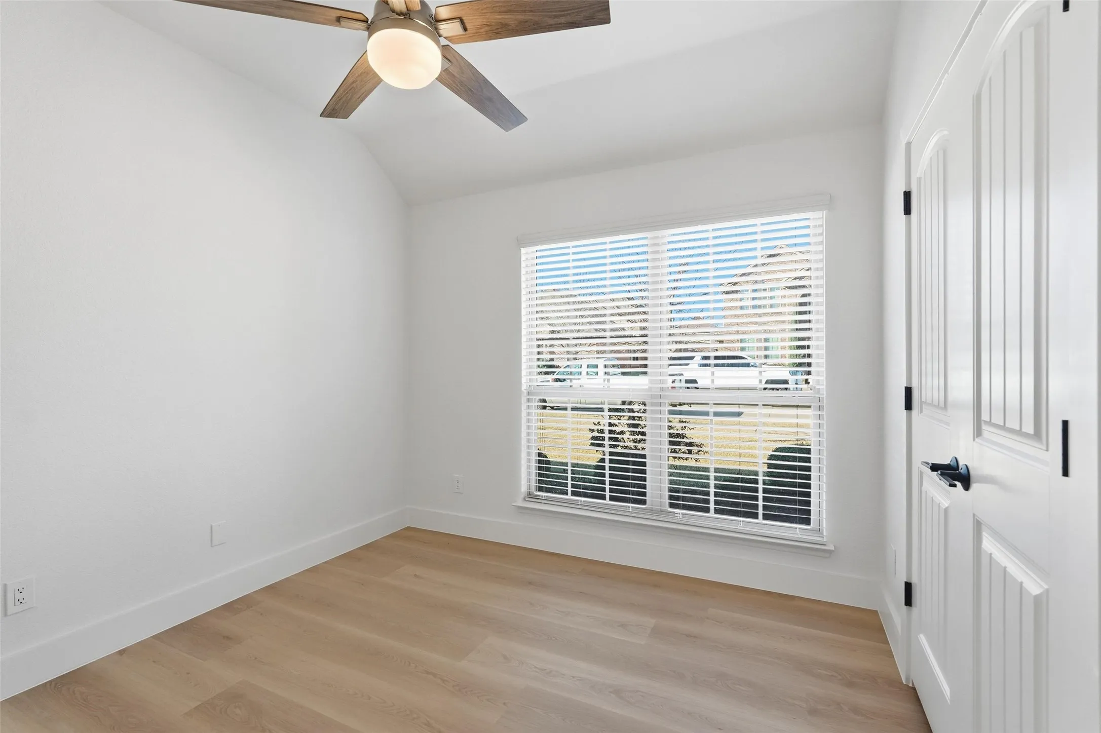 Single Family Residence For Rent in Rockwall County , 1295 White Water Lane, Rockwall, Texas 75087, 4 Bedroom, 2 Bathroom, 2 Garage spaces, 2,156 Sqft, built in 2015, mls#21360724, Real Estate Agent in Rockwall, Homes For Rent in Rockwall county, Homes For Rent in Rockwall, Realtor in Rockwall Texas, Real Estate Brokerage Independent Realty Texas, Luminita Cordes Realtor