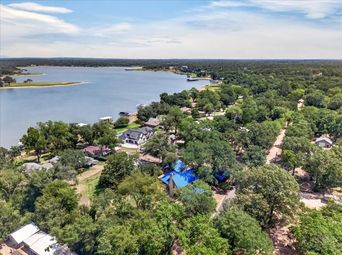 Single Family Residence For Sale in Henderson County , 14131 Melody Lane, Malakoff, Texas 75148, 4 Bedroom, 3 Bathroom, 2 Garage spaces, 2,300 Sqft, built in 2001, mls#21360716, Real Estate Agent in Malakoff, Homes For Sale in Henderson county, Homes For Sale in Malakoff, Realtor in Malakoff Texas, Real Estate Brokerage Independent Realty Texas, Luminita Cordes Realtor
