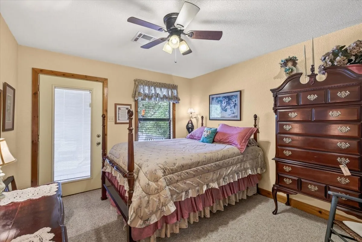 Single Family Residence For Sale in Henderson County , 14131 Melody Lane, Malakoff, Texas 75148, 4 Bedroom, 3 Bathroom, 2 Garage spaces, 2,300 Sqft, built in 2001, mls#21360716, Real Estate Agent in Malakoff, Homes For Sale in Henderson county, Homes For Sale in Malakoff, Realtor in Malakoff Texas, Real Estate Brokerage Independent Realty Texas, Luminita Cordes Realtor