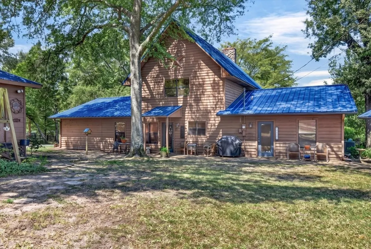 Single Family Residence For Sale in Henderson County , 14131 Melody Lane, Malakoff, Texas 75148, 4 Bedroom, 3 Bathroom, 2 Garage spaces, 2,300 Sqft, built in 2001, mls#21360716, Real Estate Agent in Malakoff, Homes For Sale in Henderson county, Homes For Sale in Malakoff, Realtor in Malakoff Texas, Real Estate Brokerage Independent Realty Texas, Luminita Cordes Realtor
