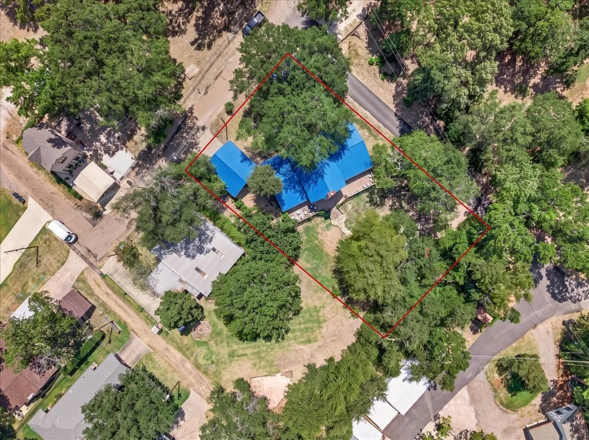 Single Family Residence For Sale in Henderson County , 14131 Melody Lane, Malakoff, Texas 75148, 4 Bedroom, 3 Bathroom, 2 Garage spaces, 2,300 Sqft, built in 2001, mls#21360716, Real Estate Agent in Malakoff, Homes For Sale in Henderson county, Homes For Sale in Malakoff, Realtor in Malakoff Texas, Real Estate Brokerage Independent Realty Texas, Luminita Cordes Realtor