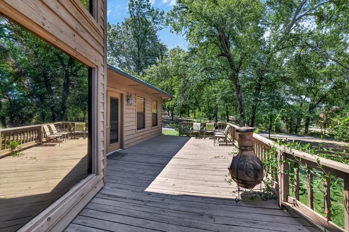 Single Family Residence For Sale in Henderson County , 14131 Melody Lane, Malakoff, Texas 75148, 4 Bedroom, 3 Bathroom, 2 Garage spaces, 2,300 Sqft, built in 2001, mls#21360716, Real Estate Agent in Malakoff, Homes For Sale in Henderson county, Homes For Sale in Malakoff, Realtor in Malakoff Texas, Real Estate Brokerage Independent Realty Texas, Luminita Cordes Realtor