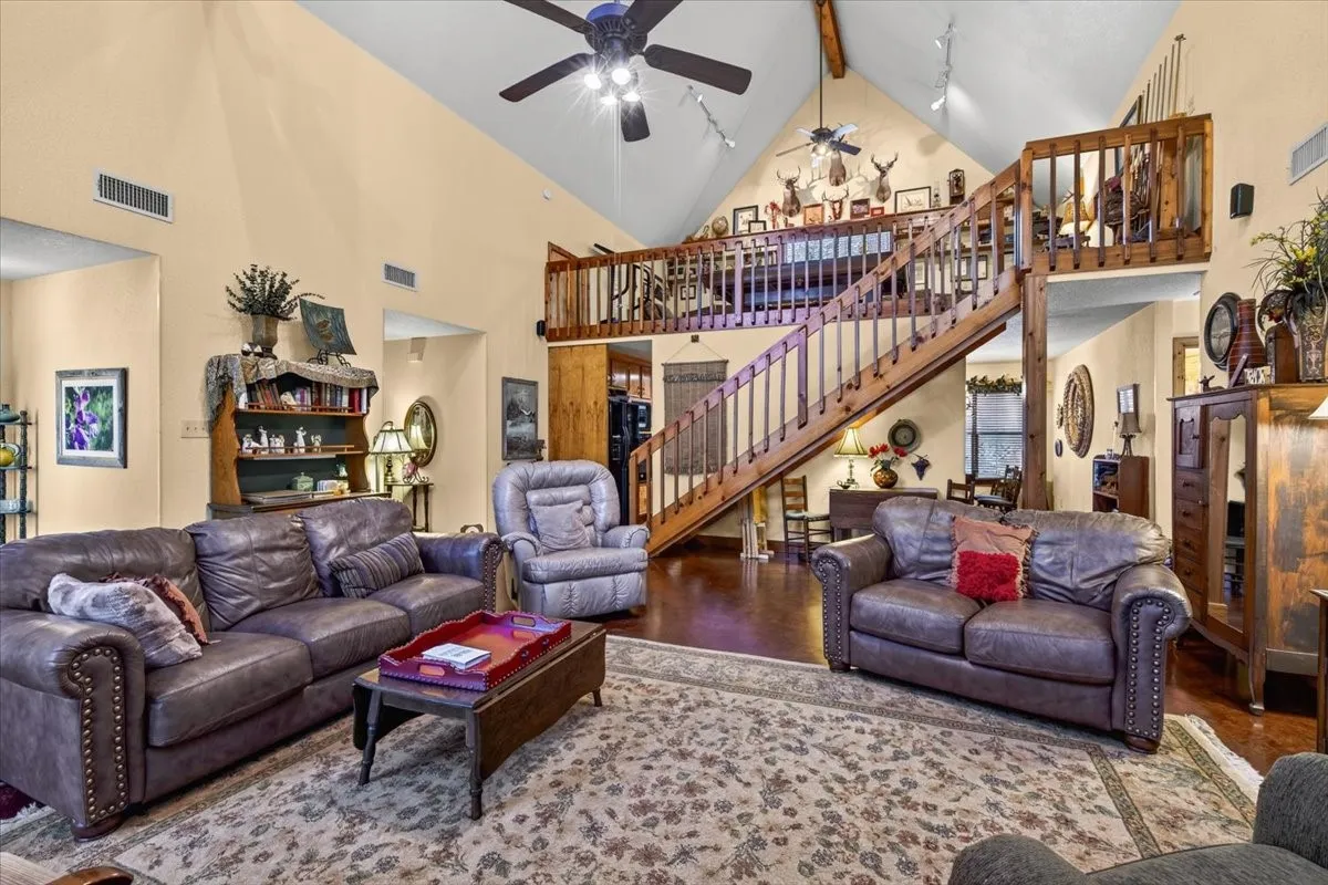 Single Family Residence For Sale in Henderson County , 14131 Melody Lane, Malakoff, Texas 75148, 4 Bedroom, 3 Bathroom, 2 Garage spaces, 2,300 Sqft, built in 2001, mls#21360716, Real Estate Agent in Malakoff, Homes For Sale in Henderson county, Homes For Sale in Malakoff, Realtor in Malakoff Texas, Real Estate Brokerage Independent Realty Texas, Luminita Cordes Realtor