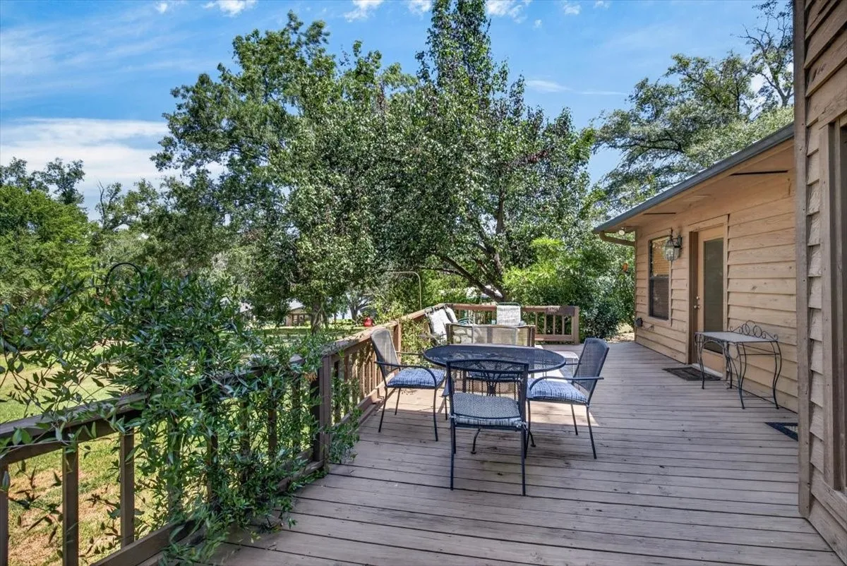 Single Family Residence For Sale in Henderson County , 14131 Melody Lane, Malakoff, Texas 75148, 4 Bedroom, 3 Bathroom, 2 Garage spaces, 2,300 Sqft, built in 2001, mls#21360716, Real Estate Agent in Malakoff, Homes For Sale in Henderson county, Homes For Sale in Malakoff, Realtor in Malakoff Texas, Real Estate Brokerage Independent Realty Texas, Luminita Cordes Realtor