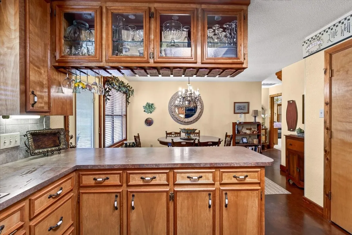 Single Family Residence For Sale in Henderson County , 14131 Melody Lane, Malakoff, Texas 75148, 4 Bedroom, 3 Bathroom, 2 Garage spaces, 2,300 Sqft, built in 2001, mls#21360716, Real Estate Agent in Malakoff, Homes For Sale in Henderson county, Homes For Sale in Malakoff, Realtor in Malakoff Texas, Real Estate Brokerage Independent Realty Texas, Luminita Cordes Realtor