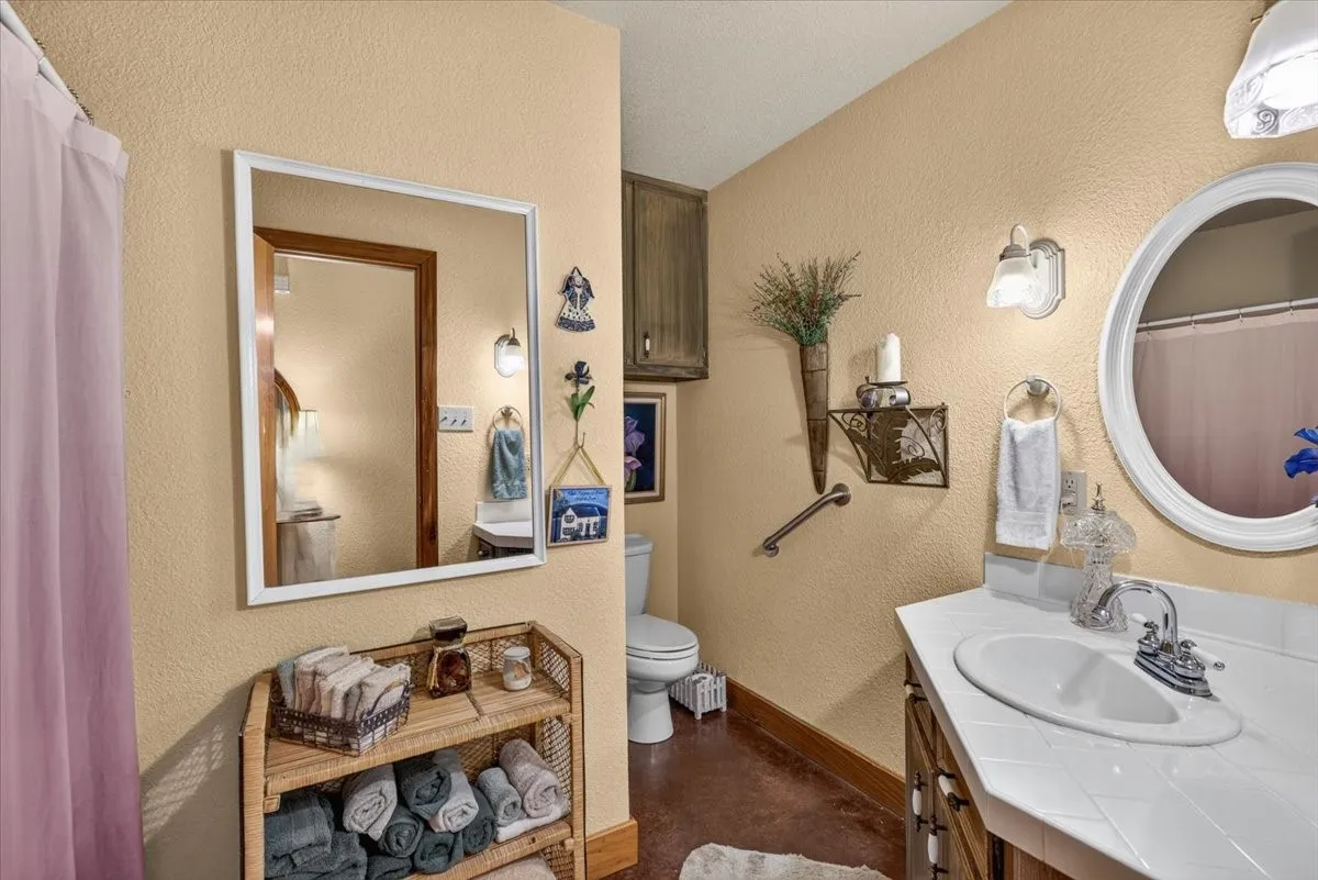 Single Family Residence For Sale in Henderson County , 14131 Melody Lane, Malakoff, Texas 75148, 4 Bedroom, 3 Bathroom, 2 Garage spaces, 2,300 Sqft, built in 2001, mls#21360716, Real Estate Agent in Malakoff, Homes For Sale in Henderson county, Homes For Sale in Malakoff, Realtor in Malakoff Texas, Real Estate Brokerage Independent Realty Texas, Luminita Cordes Realtor