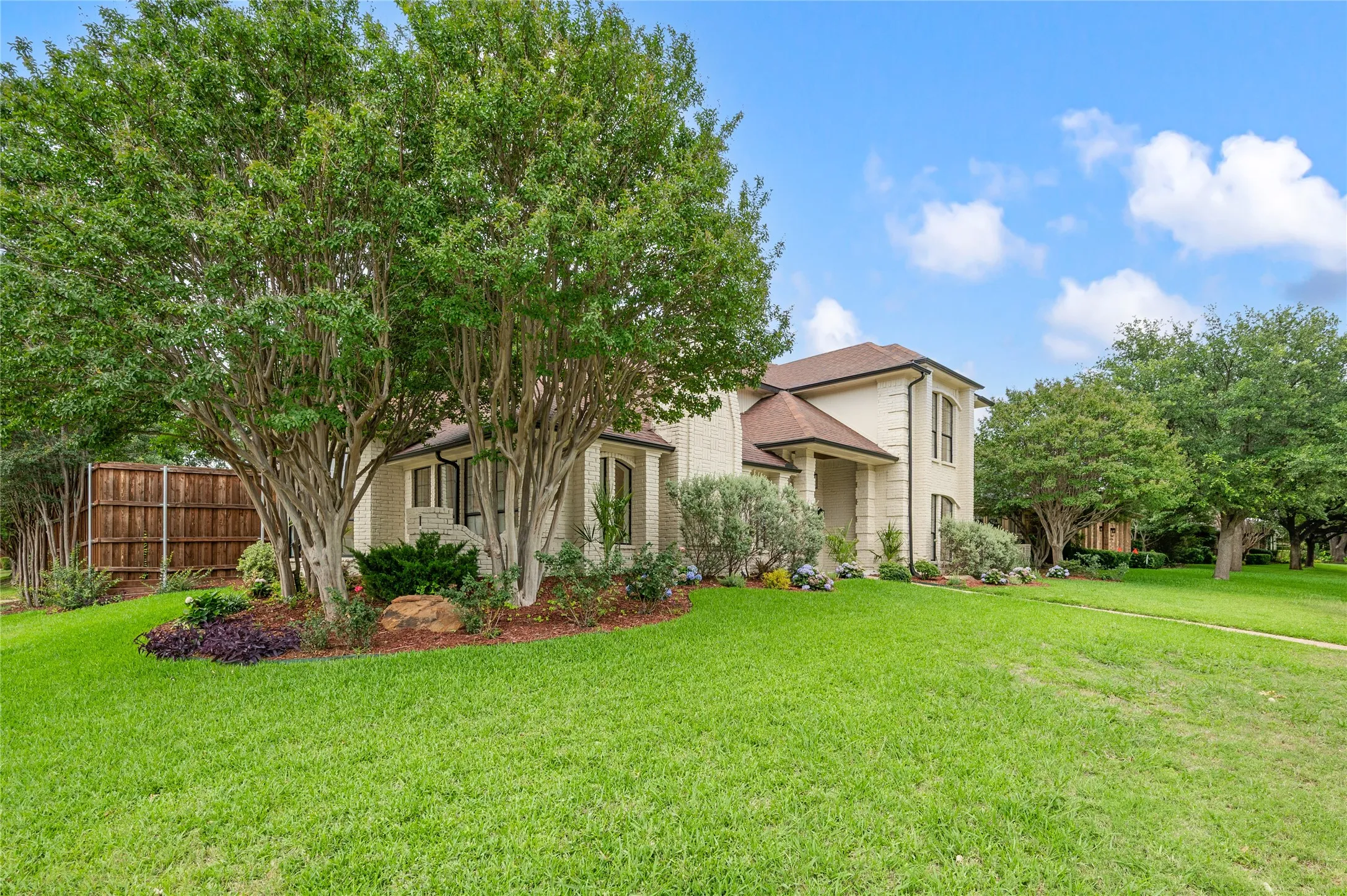 Single Family Residence For Sale in Collin County , 6403 Genstar Lane, Dallas, Texas 75252, 4 Bedroom, 4 Bathroom, 2 Garage spaces, 2,960 Sqft, built in 1979, mls#21360723, Real Estate Agent in Dallas, Homes For Sale in Collin county, Homes For Sale in Dallas, Realtor in Dallas Texas, Real Estate Brokerage Independent Realty Texas, Luminita Cordes Realtor