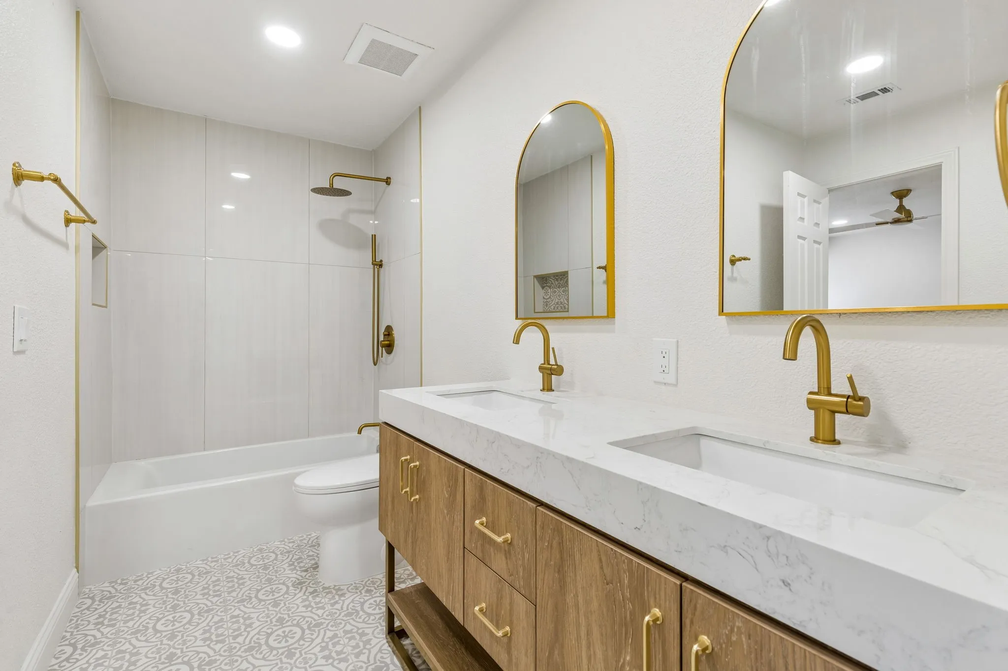 Single Family Residence For Sale in Collin County , 6403 Genstar Lane, Dallas, Texas 75252, 4 Bedroom, 4 Bathroom, 2 Garage spaces, 2,960 Sqft, built in 1979, mls#21360723, Real Estate Agent in Dallas, Homes For Sale in Collin county, Homes For Sale in Dallas, Realtor in Dallas Texas, Real Estate Brokerage Independent Realty Texas, Luminita Cordes Realtor