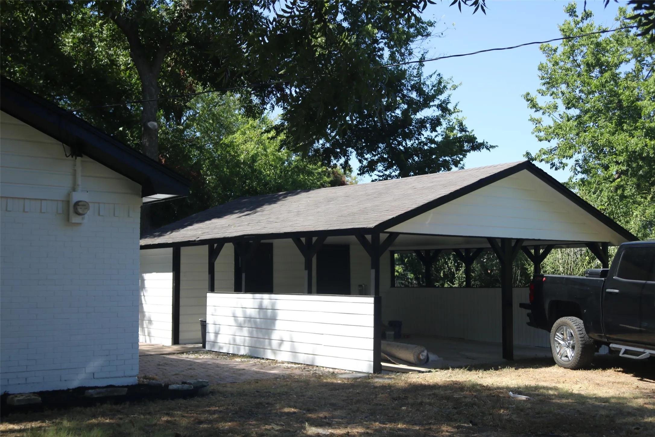 Single Family Residence For Sale in Kaufman County , 407 N Jefferson Street, Kaufman, Texas 75142, 3 Bedroom, 2 Bathroom, Garage spaces, 1,538 Sqft, built in 1900, mls#21360737, Real Estate Agent in Kaufman, Homes For Sale in Kaufman county, Homes For Sale in Kaufman, Realtor in Kaufman Texas, Real Estate Brokerage Independent Realty Texas, Luminita Cordes Realtor