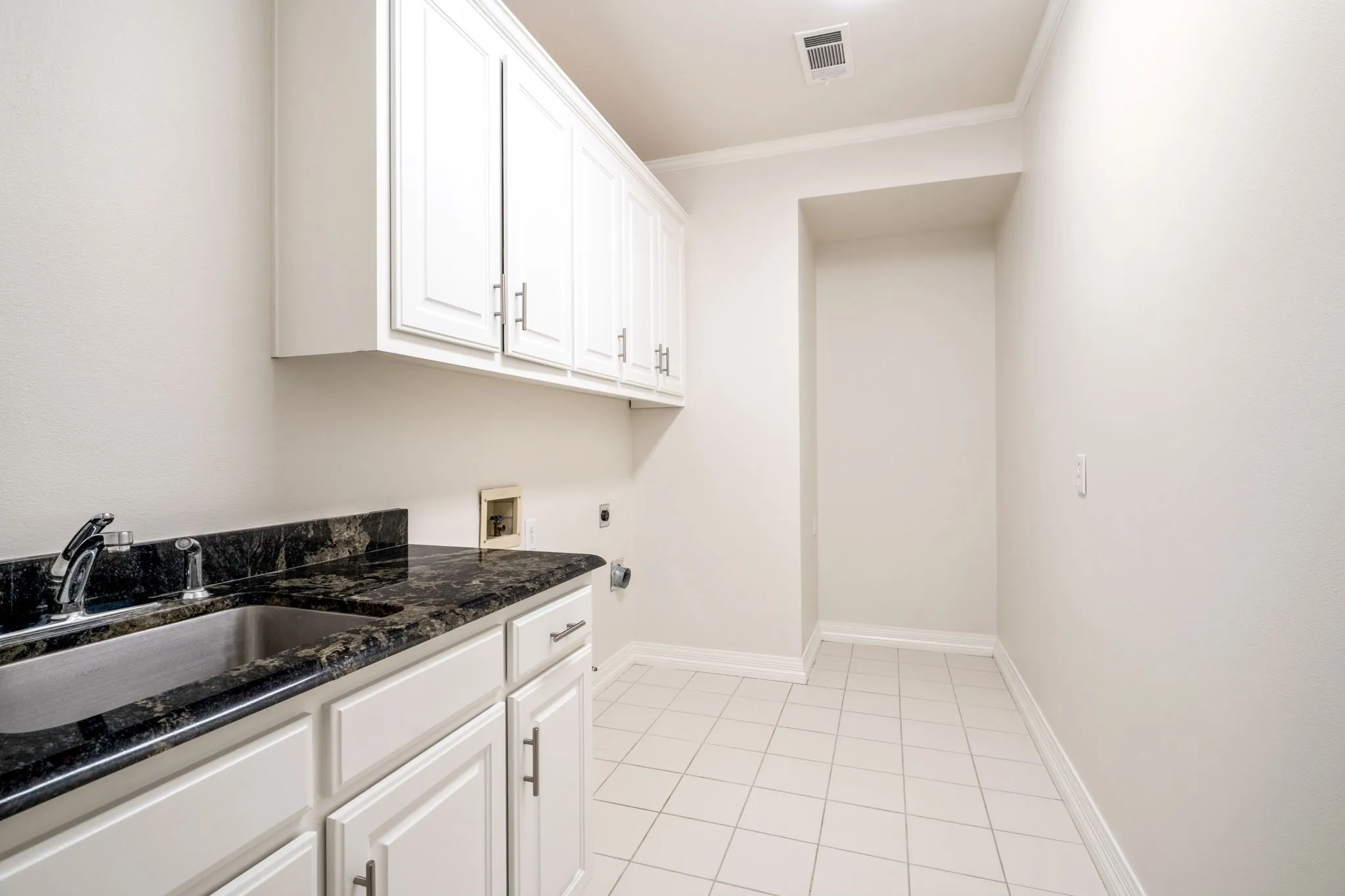 Single Family Residence For Sale in Collin County , 5021 Charles Place, Plano, Texas 75093, 4 Bedroom, 4 Bathroom, 3 Garage spaces, 4,737 Sqft, built in 1992, mls#21335839, Real Estate Agent in Plano, Homes For Sale in Collin county, Homes For Sale in Plano, Realtor in Plano Texas, Real Estate Brokerage Independent Realty Texas, Luminita Cordes Realtor