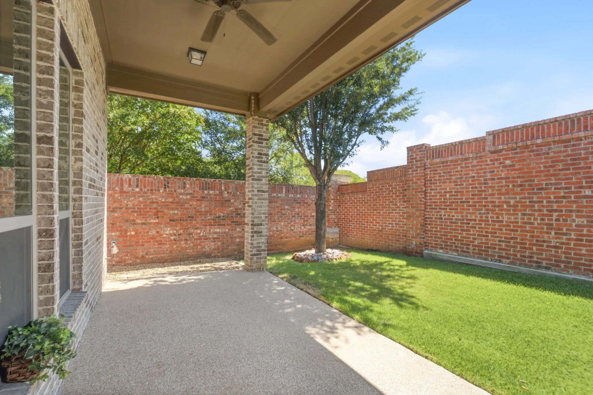 Single Family Residence For Sale in Dallas County , 4721 Harlow Bend Drive, Irving, Texas 75038, 3 Bedroom, 2 Bathroom, 2 Garage spaces, 2,096 Sqft, built in 2017, mls#21339907, Real Estate Agent in Irving, Homes For Sale in Dallas county, Homes For Sale in Irving, Realtor in Irving Texas, Real Estate Brokerage Independent Realty Texas, Luminita Cordes Realtor