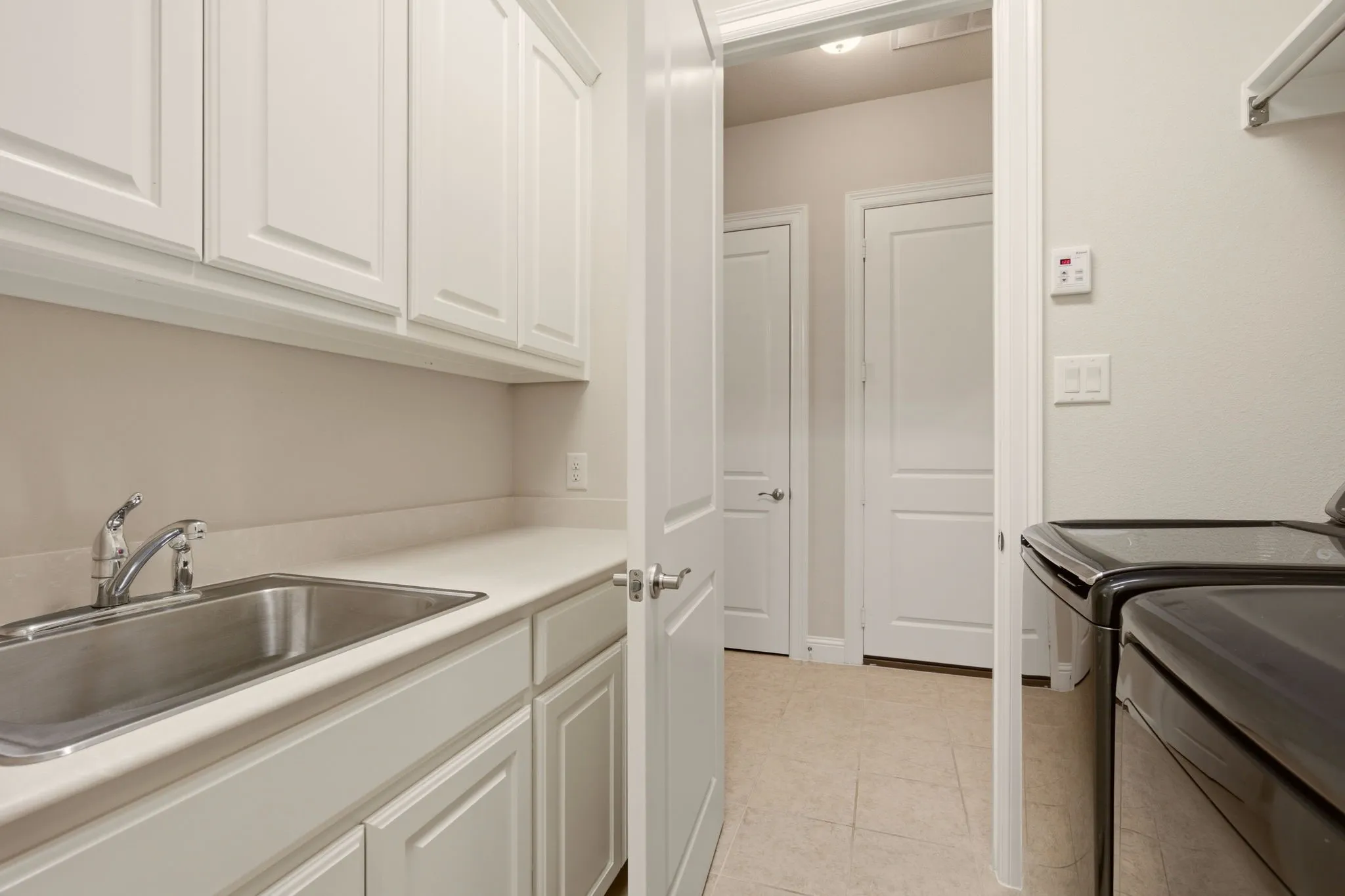 Single Family Residence For Sale in Dallas County , 4721 Harlow Bend Drive, Irving, Texas 75038, 3 Bedroom, 2 Bathroom, 2 Garage spaces, 2,096 Sqft, built in 2017, mls#21339907, Real Estate Agent in Irving, Homes For Sale in Dallas county, Homes For Sale in Irving, Realtor in Irving Texas, Real Estate Brokerage Independent Realty Texas, Luminita Cordes Realtor