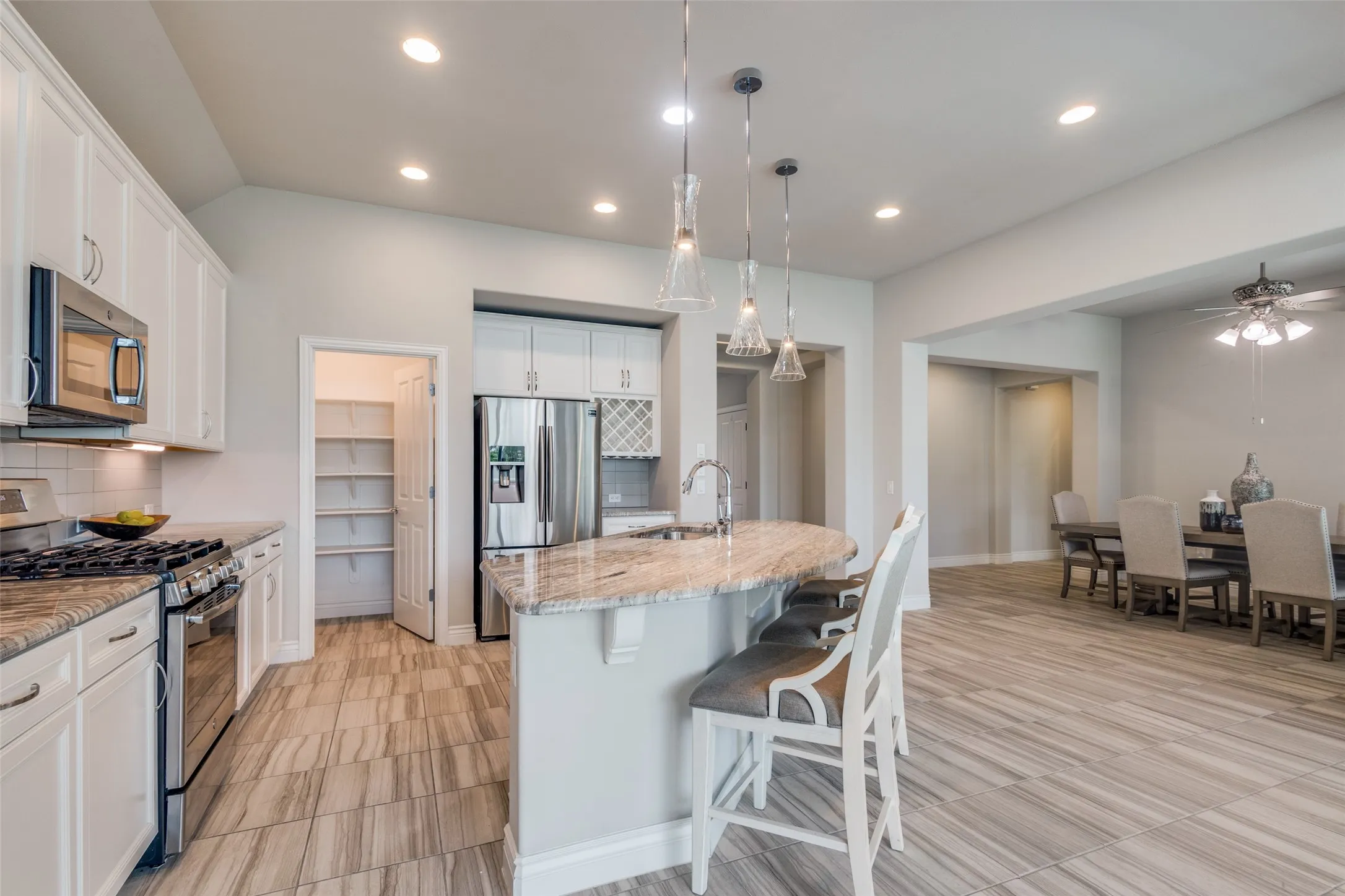 BEAUTIFUL GRANITE COUNTER TOPS, CABINET PULL OUT SHELVES, LARGE WALK IN PANTRY. CUSTOM BEVERAGE CABINET, DESIGNER PENDANT LIGHTING.