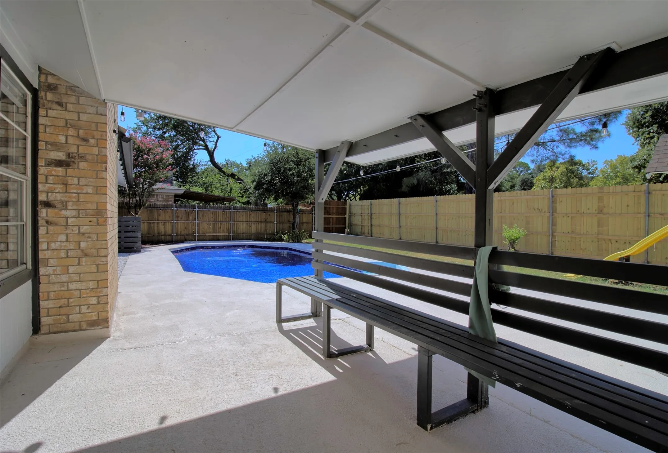 Single Family Residence For Sale in Tarrant County , 2008 Sexton Drive, Arlington, Texas 76015, 3 Bedroom, 2 Bathroom, 2 Garage spaces, 1,580 Sqft, built in 1979, mls#21359136, Real Estate Agent in Arlington, Homes For Sale in Tarrant county, Homes For Sale in Arlington, Realtor in Arlington Texas, Real Estate Brokerage Independent Realty Texas, Luminita Cordes Realtor