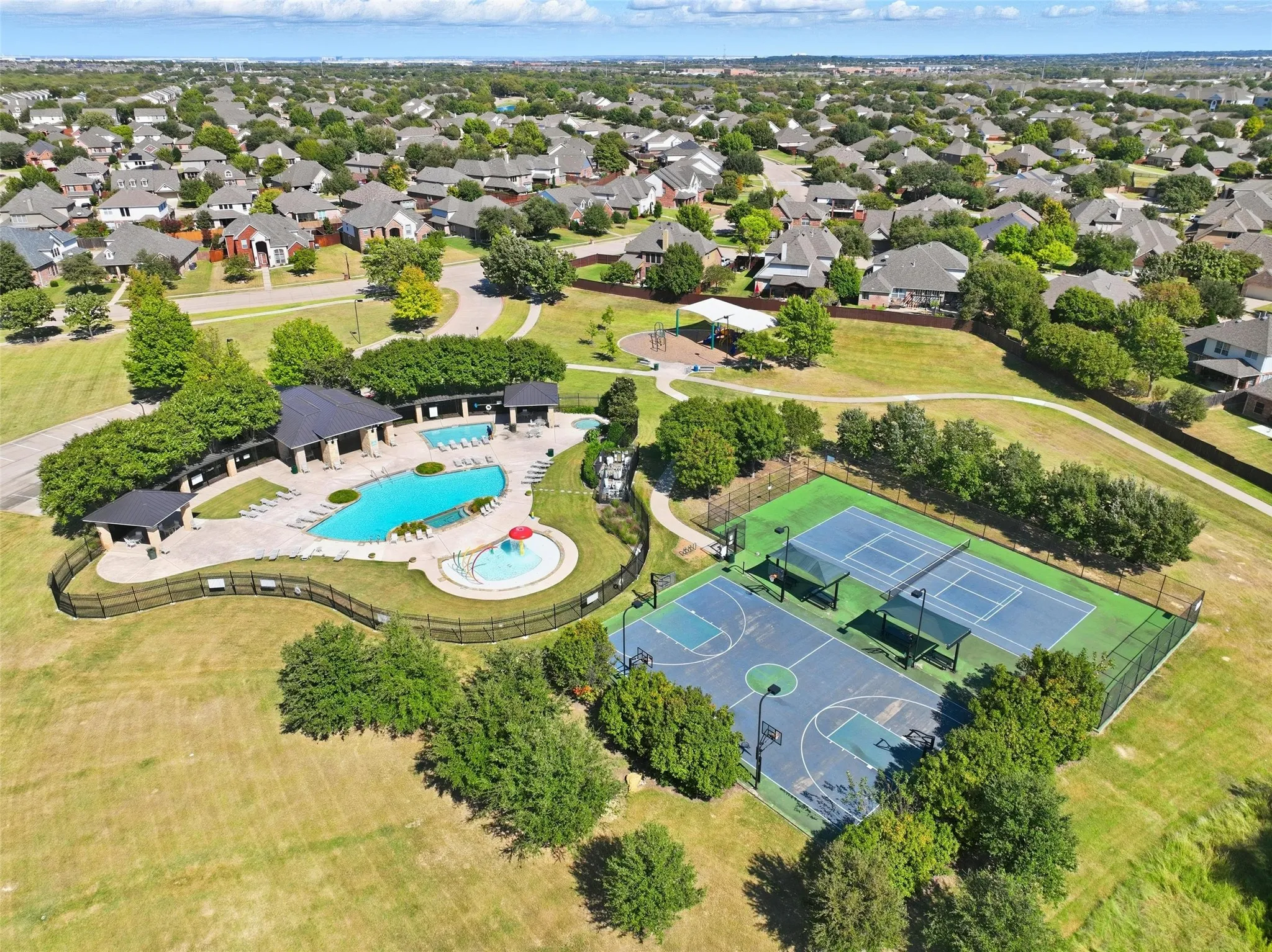 Single Family Residence For Sale in Tarrant County , 10105 Renwick Cove, Fort Worth, Texas 76244, 4 Bedroom, 4 Bathroom, 3 Garage spaces, 3,572 Sqft, built in 2006, mls#21360490, Real Estate Agent in Fort Worth, Homes For Sale in Tarrant county, Homes For Sale in Fort Worth, Realtor in Fort Worth Texas, Real Estate Brokerage Independent Realty Texas, Luminita Cordes Realtor
