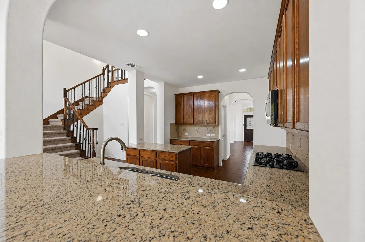 Single Family Residence For Sale in Tarrant County , 10105 Renwick Cove, Fort Worth, Texas 76244, 4 Bedroom, 4 Bathroom, 3 Garage spaces, 3,572 Sqft, built in 2006, mls#21360490, Real Estate Agent in Fort Worth, Homes For Sale in Tarrant county, Homes For Sale in Fort Worth, Realtor in Fort Worth Texas, Real Estate Brokerage Independent Realty Texas, Luminita Cordes Realtor