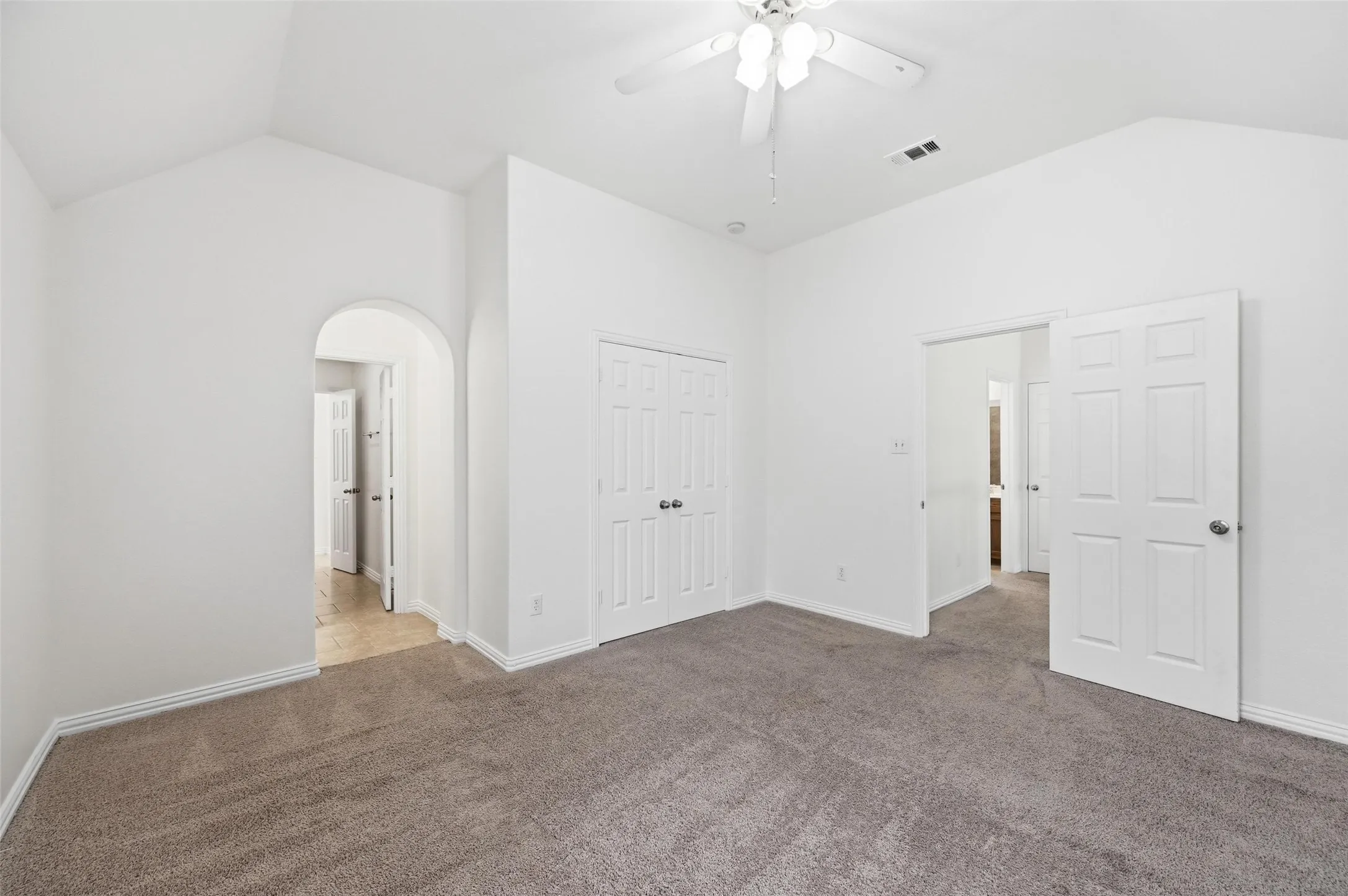 Single Family Residence For Sale in Tarrant County , 10105 Renwick Cove, Fort Worth, Texas 76244, 4 Bedroom, 4 Bathroom, 3 Garage spaces, 3,572 Sqft, built in 2006, mls#21360490, Real Estate Agent in Fort Worth, Homes For Sale in Tarrant county, Homes For Sale in Fort Worth, Realtor in Fort Worth Texas, Real Estate Brokerage Independent Realty Texas, Luminita Cordes Realtor