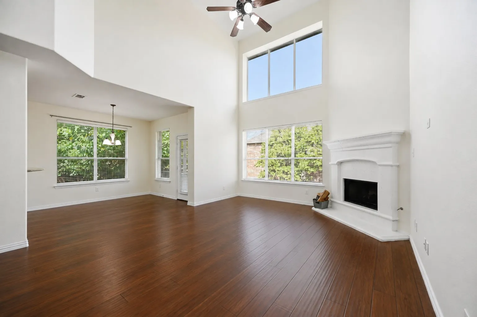 Single Family Residence For Sale in Tarrant County , 10105 Renwick Cove, Fort Worth, Texas 76244, 4 Bedroom, 4 Bathroom, 3 Garage spaces, 3,572 Sqft, built in 2006, mls#21360490, Real Estate Agent in Fort Worth, Homes For Sale in Tarrant county, Homes For Sale in Fort Worth, Realtor in Fort Worth Texas, Real Estate Brokerage Independent Realty Texas, Luminita Cordes Realtor