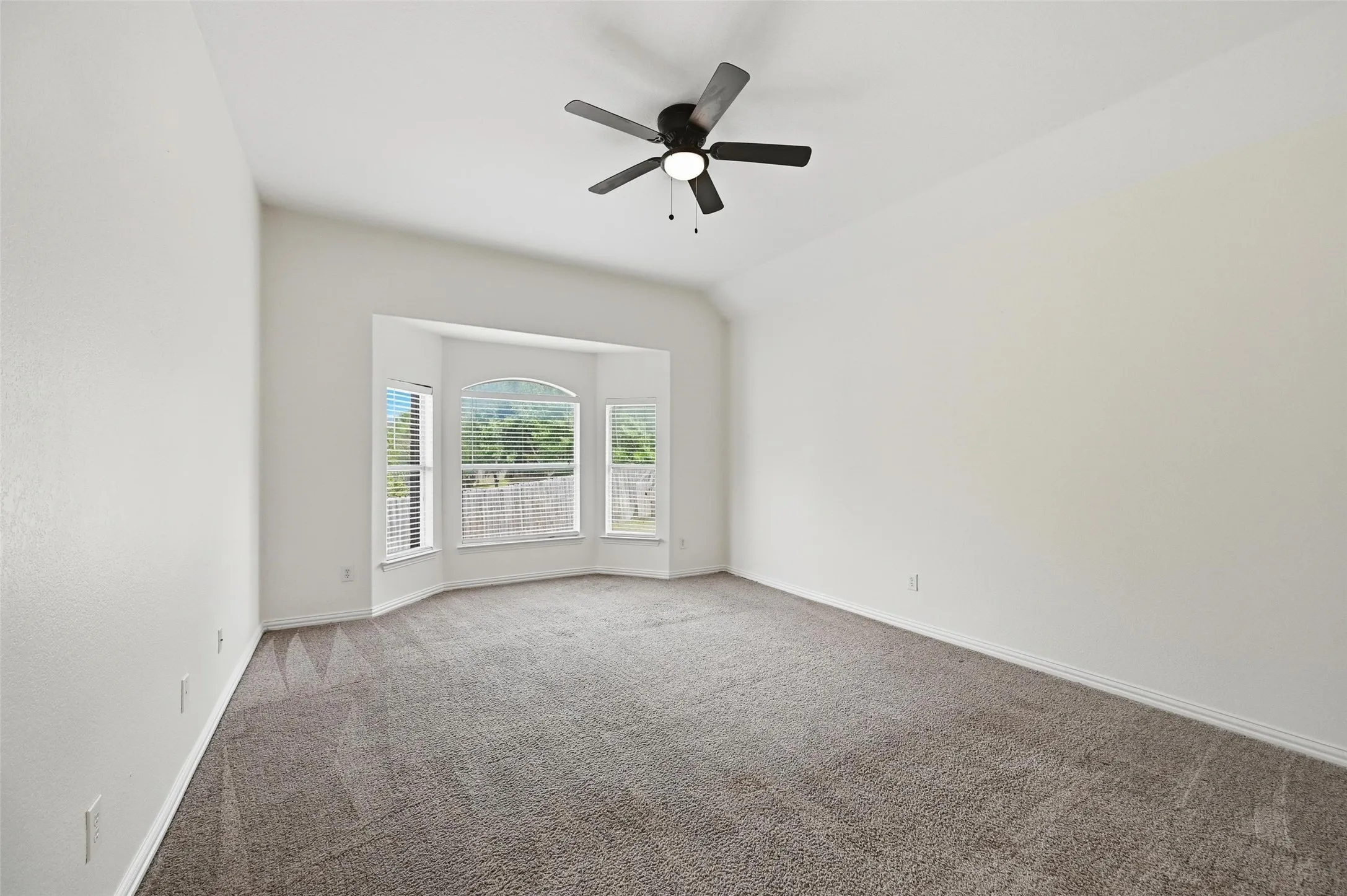 Single Family Residence For Sale in Tarrant County , 10105 Renwick Cove, Fort Worth, Texas 76244, 4 Bedroom, 4 Bathroom, 3 Garage spaces, 3,572 Sqft, built in 2006, mls#21360490, Real Estate Agent in Fort Worth, Homes For Sale in Tarrant county, Homes For Sale in Fort Worth, Realtor in Fort Worth Texas, Real Estate Brokerage Independent Realty Texas, Luminita Cordes Realtor