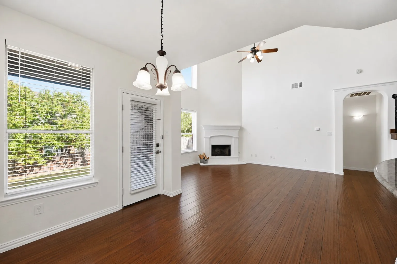 Single Family Residence For Sale in Tarrant County , 10105 Renwick Cove, Fort Worth, Texas 76244, 4 Bedroom, 4 Bathroom, 3 Garage spaces, 3,572 Sqft, built in 2006, mls#21360490, Real Estate Agent in Fort Worth, Homes For Sale in Tarrant county, Homes For Sale in Fort Worth, Realtor in Fort Worth Texas, Real Estate Brokerage Independent Realty Texas, Luminita Cordes Realtor