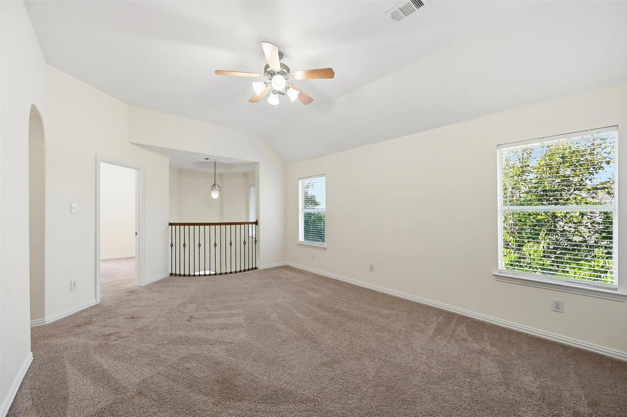 Single Family Residence For Sale in Tarrant County , 10105 Renwick Cove, Fort Worth, Texas 76244, 4 Bedroom, 4 Bathroom, 3 Garage spaces, 3,572 Sqft, built in 2006, mls#21360490, Real Estate Agent in Fort Worth, Homes For Sale in Tarrant county, Homes For Sale in Fort Worth, Realtor in Fort Worth Texas, Real Estate Brokerage Independent Realty Texas, Luminita Cordes Realtor