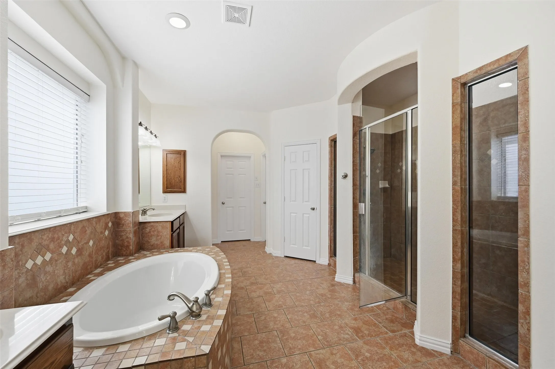 Single Family Residence For Sale in Tarrant County , 10105 Renwick Cove, Fort Worth, Texas 76244, 4 Bedroom, 4 Bathroom, 3 Garage spaces, 3,572 Sqft, built in 2006, mls#21360490, Real Estate Agent in Fort Worth, Homes For Sale in Tarrant county, Homes For Sale in Fort Worth, Realtor in Fort Worth Texas, Real Estate Brokerage Independent Realty Texas, Luminita Cordes Realtor