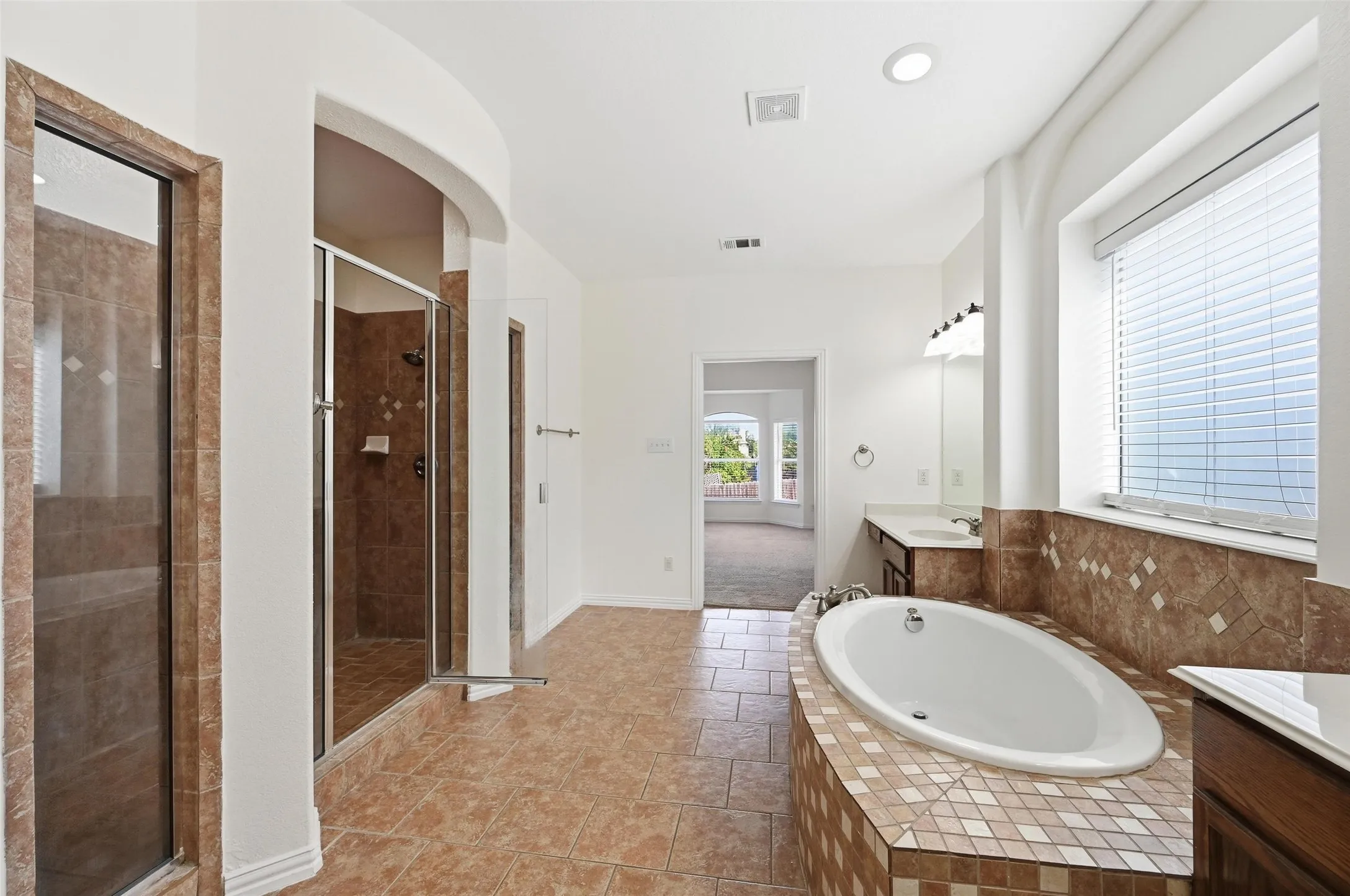 Single Family Residence For Sale in Tarrant County , 10105 Renwick Cove, Fort Worth, Texas 76244, 4 Bedroom, 4 Bathroom, 3 Garage spaces, 3,572 Sqft, built in 2006, mls#21360490, Real Estate Agent in Fort Worth, Homes For Sale in Tarrant county, Homes For Sale in Fort Worth, Realtor in Fort Worth Texas, Real Estate Brokerage Independent Realty Texas, Luminita Cordes Realtor