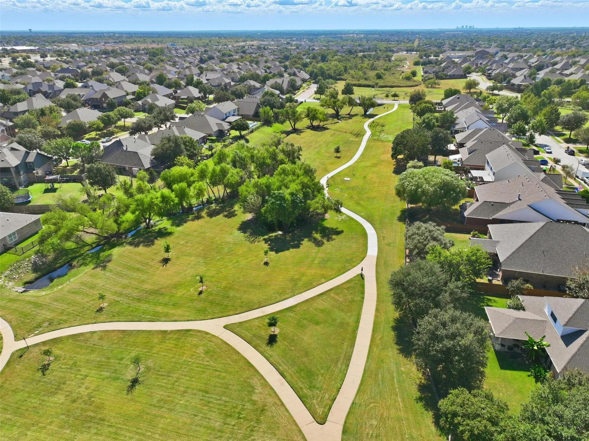 Single Family Residence For Sale in Tarrant County , 10105 Renwick Cove, Fort Worth, Texas 76244, 4 Bedroom, 4 Bathroom, 3 Garage spaces, 3,572 Sqft, built in 2006, mls#21360490, Real Estate Agent in Fort Worth, Homes For Sale in Tarrant county, Homes For Sale in Fort Worth, Realtor in Fort Worth Texas, Real Estate Brokerage Independent Realty Texas, Luminita Cordes Realtor