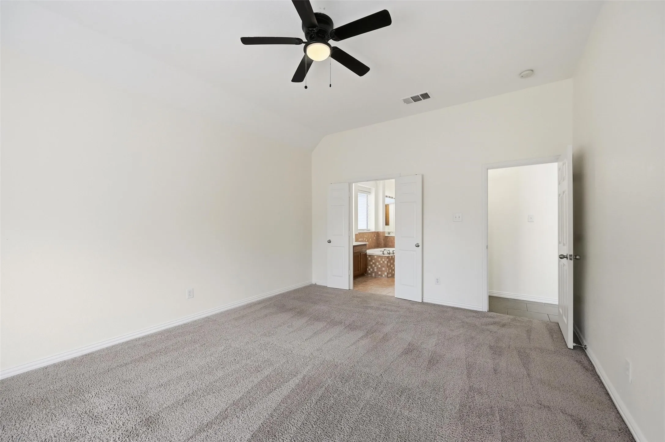 Single Family Residence For Sale in Tarrant County , 10105 Renwick Cove, Fort Worth, Texas 76244, 4 Bedroom, 4 Bathroom, 3 Garage spaces, 3,572 Sqft, built in 2006, mls#21360490, Real Estate Agent in Fort Worth, Homes For Sale in Tarrant county, Homes For Sale in Fort Worth, Realtor in Fort Worth Texas, Real Estate Brokerage Independent Realty Texas, Luminita Cordes Realtor