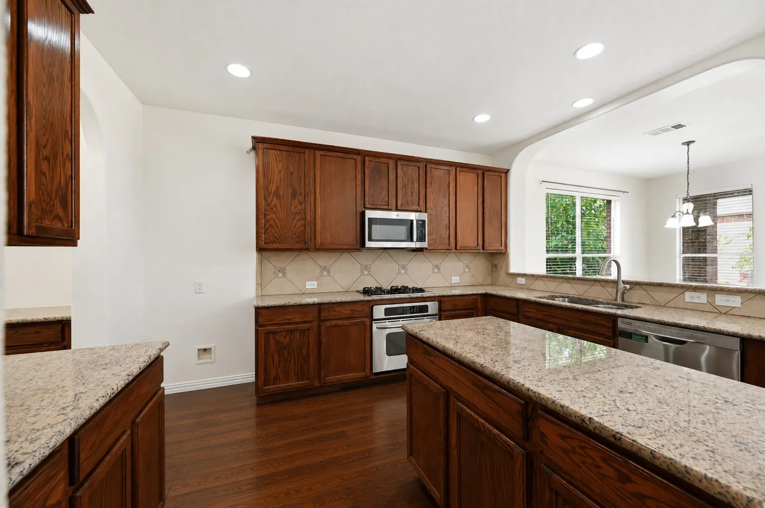 Single Family Residence For Sale in Tarrant County , 10105 Renwick Cove, Fort Worth, Texas 76244, 4 Bedroom, 4 Bathroom, 3 Garage spaces, 3,572 Sqft, built in 2006, mls#21360490, Real Estate Agent in Fort Worth, Homes For Sale in Tarrant county, Homes For Sale in Fort Worth, Realtor in Fort Worth Texas, Real Estate Brokerage Independent Realty Texas, Luminita Cordes Realtor