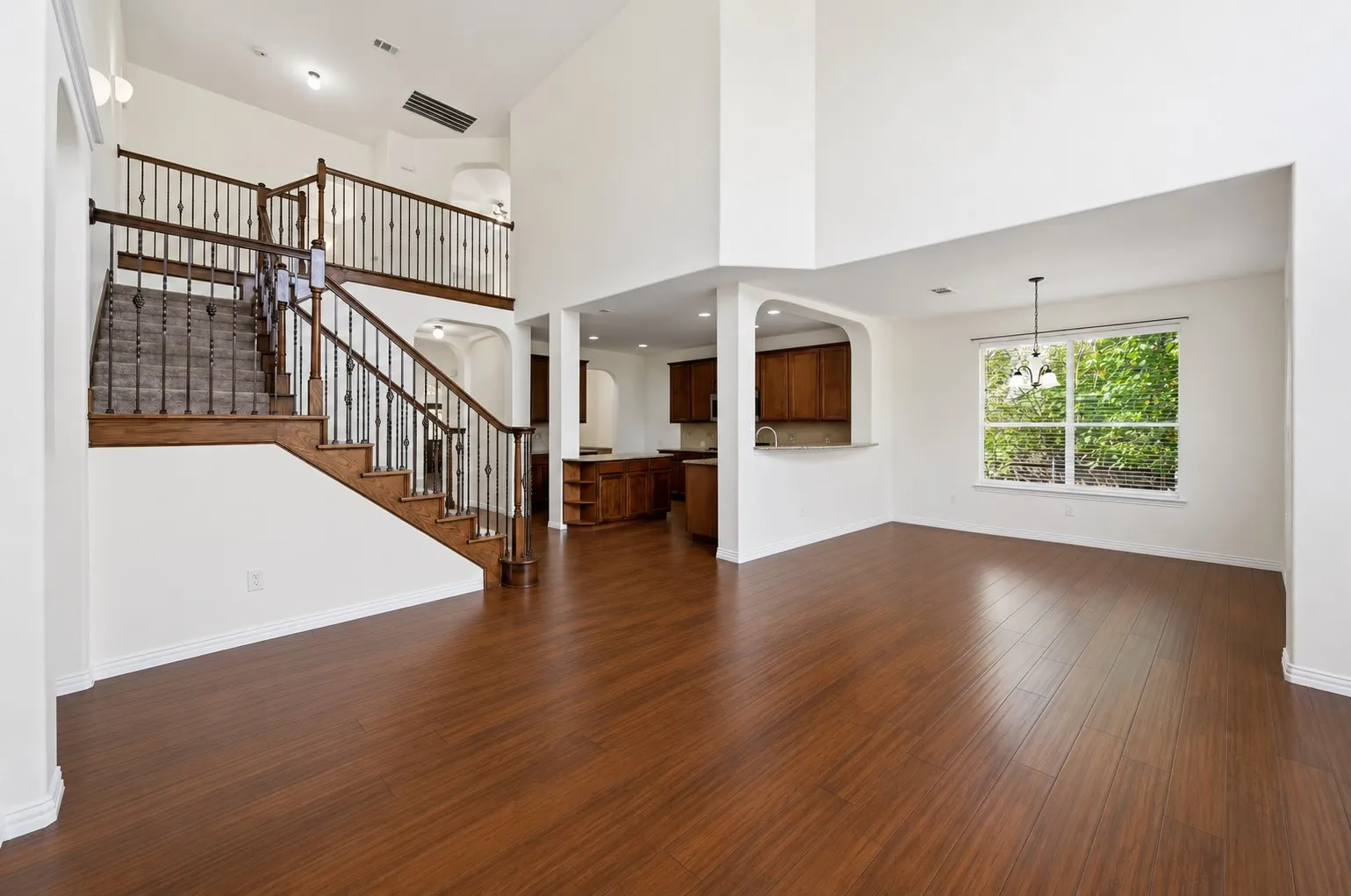 Single Family Residence For Sale in Tarrant County , 10105 Renwick Cove, Fort Worth, Texas 76244, 4 Bedroom, 4 Bathroom, 3 Garage spaces, 3,572 Sqft, built in 2006, mls#21360490, Real Estate Agent in Fort Worth, Homes For Sale in Tarrant county, Homes For Sale in Fort Worth, Realtor in Fort Worth Texas, Real Estate Brokerage Independent Realty Texas, Luminita Cordes Realtor