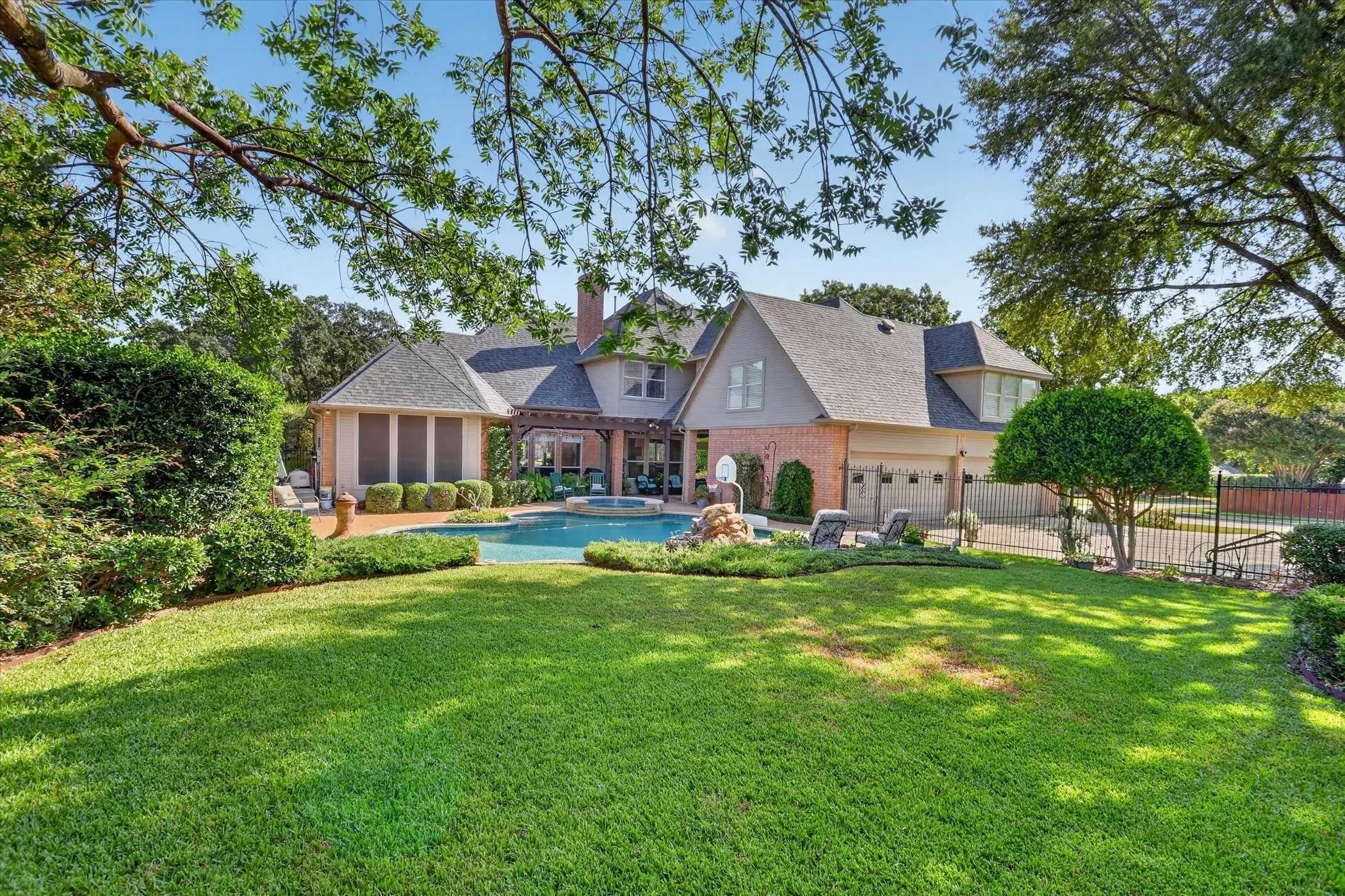 Single Family Residence For Sale in Tarrant County , 1508 Stanton Court, Keller, Texas 76248, 4 Bedroom, 4 Bathroom, 4 Garage spaces, 3,795 Sqft, built in 1993, mls#21360242, Real Estate Agent in Keller, Homes For Sale in Tarrant county, Homes For Sale in Keller, Realtor in Keller Texas, Real Estate Brokerage Independent Realty Texas, Luminita Cordes Realtor