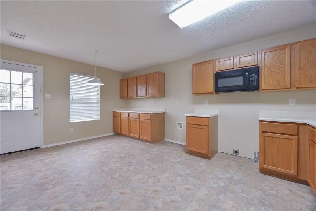 Single Family Residence For Sale in Tarrant County , 4054 Gray Fox Drive, Fort Worth, Texas 76123, 3 Bedroom, 2 Bathroom, 2 Garage spaces, 1,868 Sqft, built in 2002, mls#21360538, Real Estate Agent in Fort Worth, Homes For Sale in Tarrant county, Homes For Sale in Fort Worth, Realtor in Fort Worth Texas, Real Estate Brokerage Independent Realty Texas, Luminita Cordes Realtor