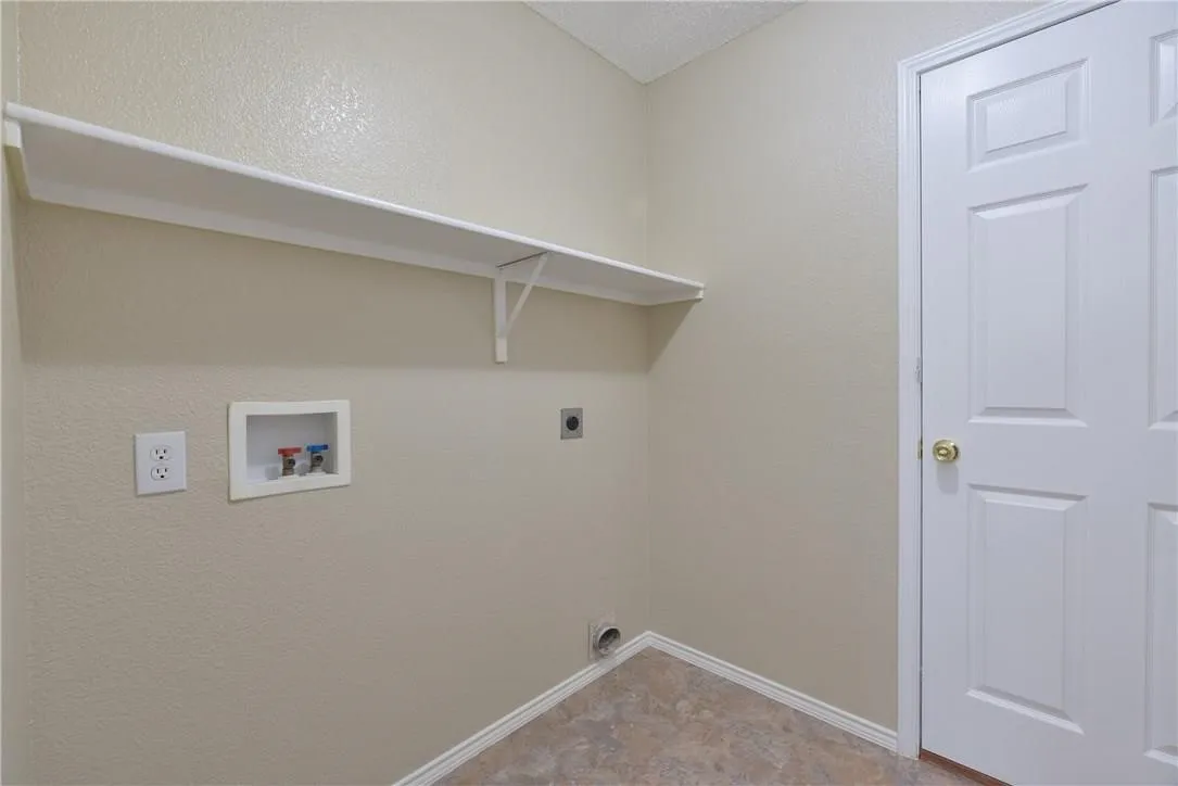 Single Family Residence For Sale in Tarrant County , 4054 Gray Fox Drive, Fort Worth, Texas 76123, 3 Bedroom, 2 Bathroom, 2 Garage spaces, 1,868 Sqft, built in 2002, mls#21360538, Real Estate Agent in Fort Worth, Homes For Sale in Tarrant county, Homes For Sale in Fort Worth, Realtor in Fort Worth Texas, Real Estate Brokerage Independent Realty Texas, Luminita Cordes Realtor