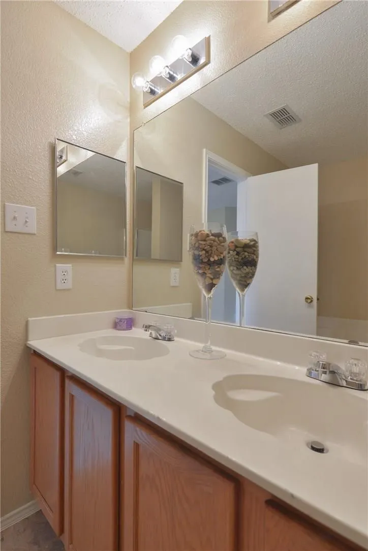 Single Family Residence For Sale in Tarrant County , 4054 Gray Fox Drive, Fort Worth, Texas 76123, 3 Bedroom, 2 Bathroom, 2 Garage spaces, 1,868 Sqft, built in 2002, mls#21360538, Real Estate Agent in Fort Worth, Homes For Sale in Tarrant county, Homes For Sale in Fort Worth, Realtor in Fort Worth Texas, Real Estate Brokerage Independent Realty Texas, Luminita Cordes Realtor