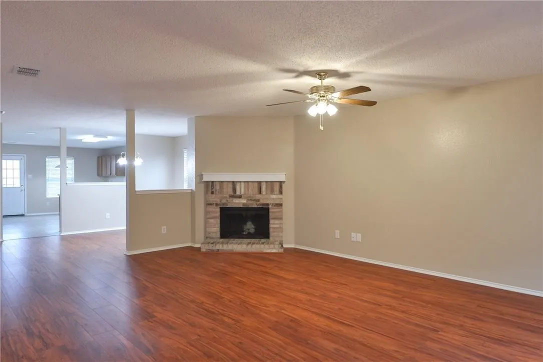 Single Family Residence For Sale in Tarrant County , 4054 Gray Fox Drive, Fort Worth, Texas 76123, 3 Bedroom, 2 Bathroom, 2 Garage spaces, 1,868 Sqft, built in 2002, mls#21360538, Real Estate Agent in Fort Worth, Homes For Sale in Tarrant county, Homes For Sale in Fort Worth, Realtor in Fort Worth Texas, Real Estate Brokerage Independent Realty Texas, Luminita Cordes Realtor