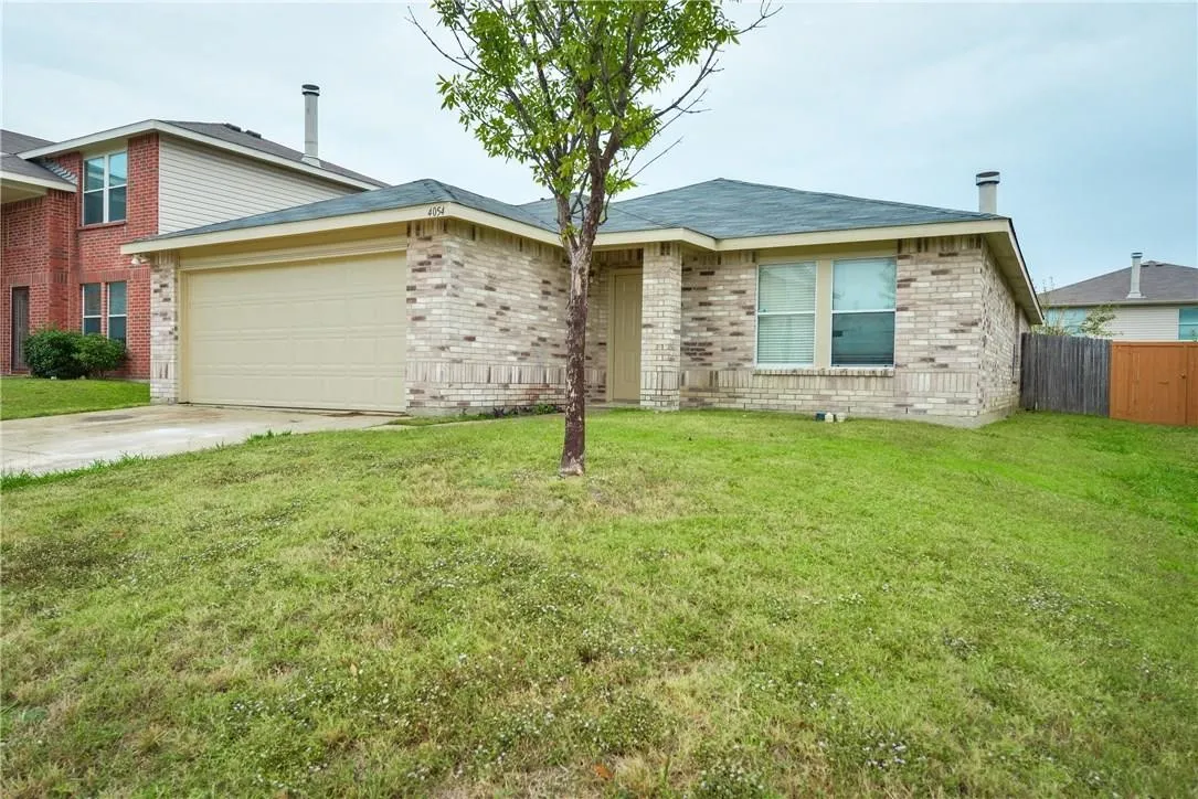Single Family Residence For Sale in Tarrant County , 4054 Gray Fox Drive, Fort Worth, Texas 76123, 3 Bedroom, 2 Bathroom, 2 Garage spaces, 1,868 Sqft, built in 2002, mls#21360538, Real Estate Agent in Fort Worth, Homes For Sale in Tarrant county, Homes For Sale in Fort Worth, Realtor in Fort Worth Texas, Real Estate Brokerage Independent Realty Texas, Luminita Cordes Realtor