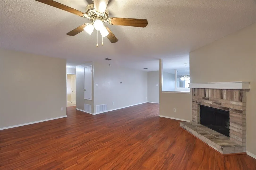 Single Family Residence For Sale in Tarrant County , 4054 Gray Fox Drive, Fort Worth, Texas 76123, 3 Bedroom, 2 Bathroom, 2 Garage spaces, 1,868 Sqft, built in 2002, mls#21360538, Real Estate Agent in Fort Worth, Homes For Sale in Tarrant county, Homes For Sale in Fort Worth, Realtor in Fort Worth Texas, Real Estate Brokerage Independent Realty Texas, Luminita Cordes Realtor